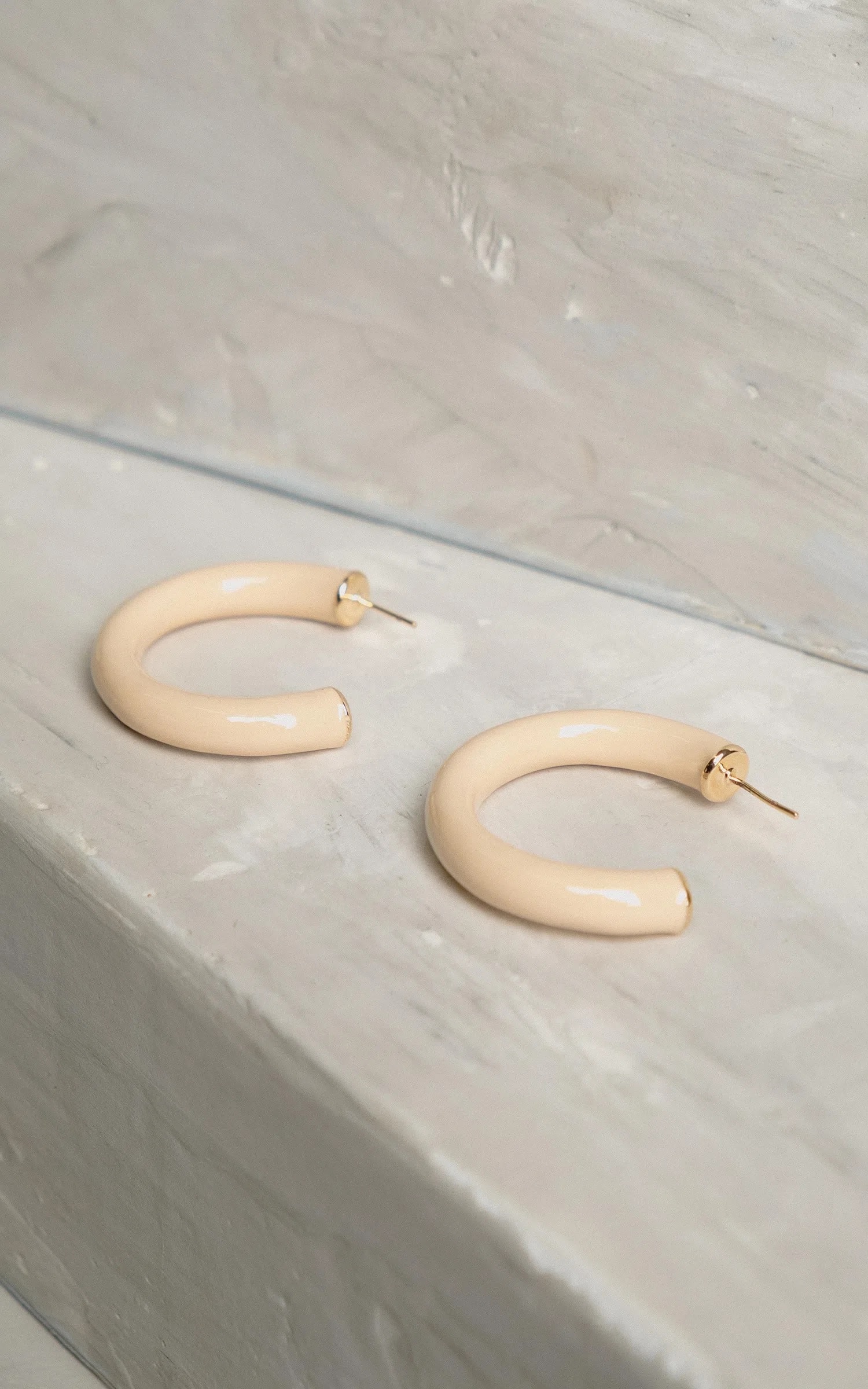 Argola Esmaltada Off White