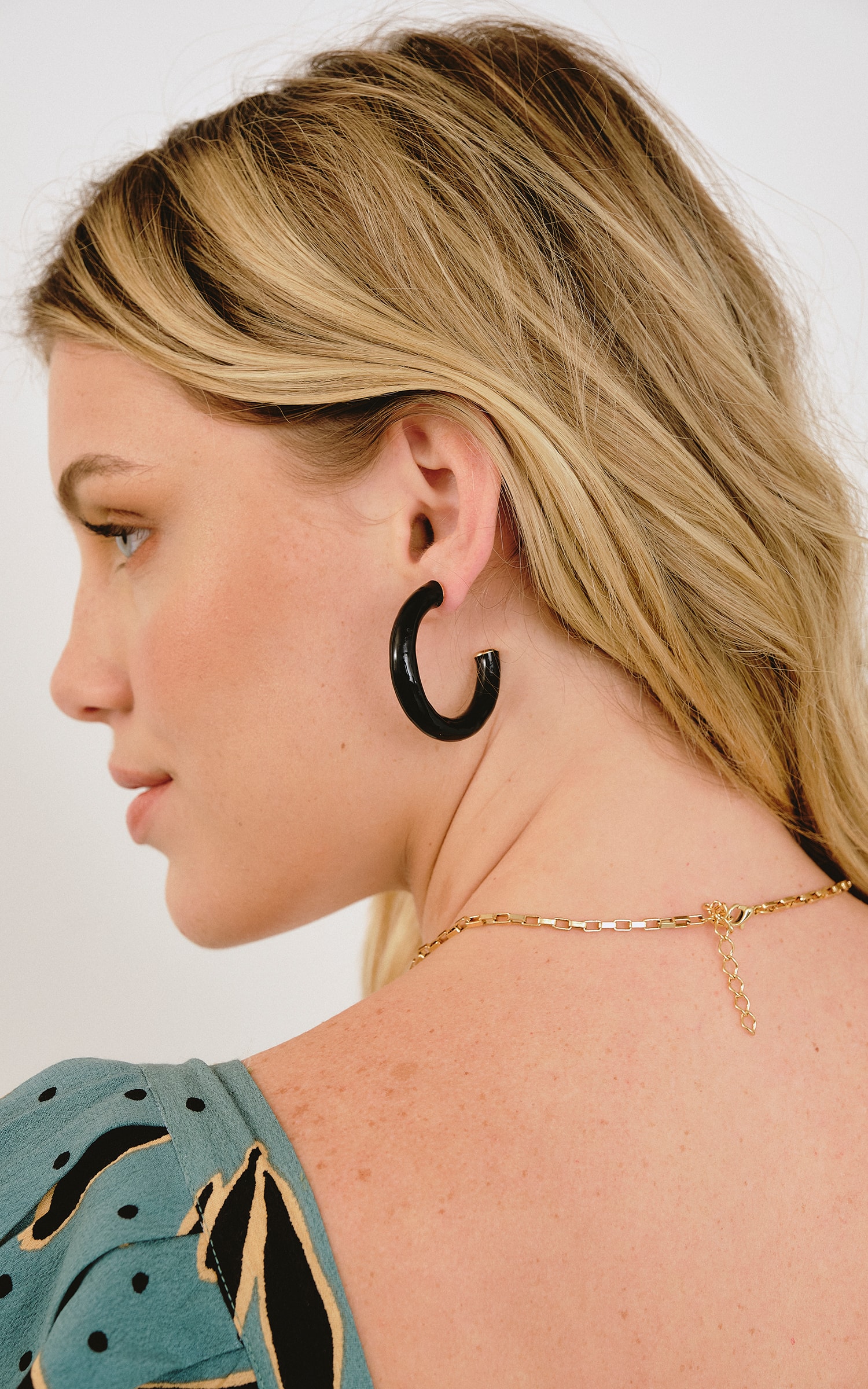 Argola Esmaltada Preto