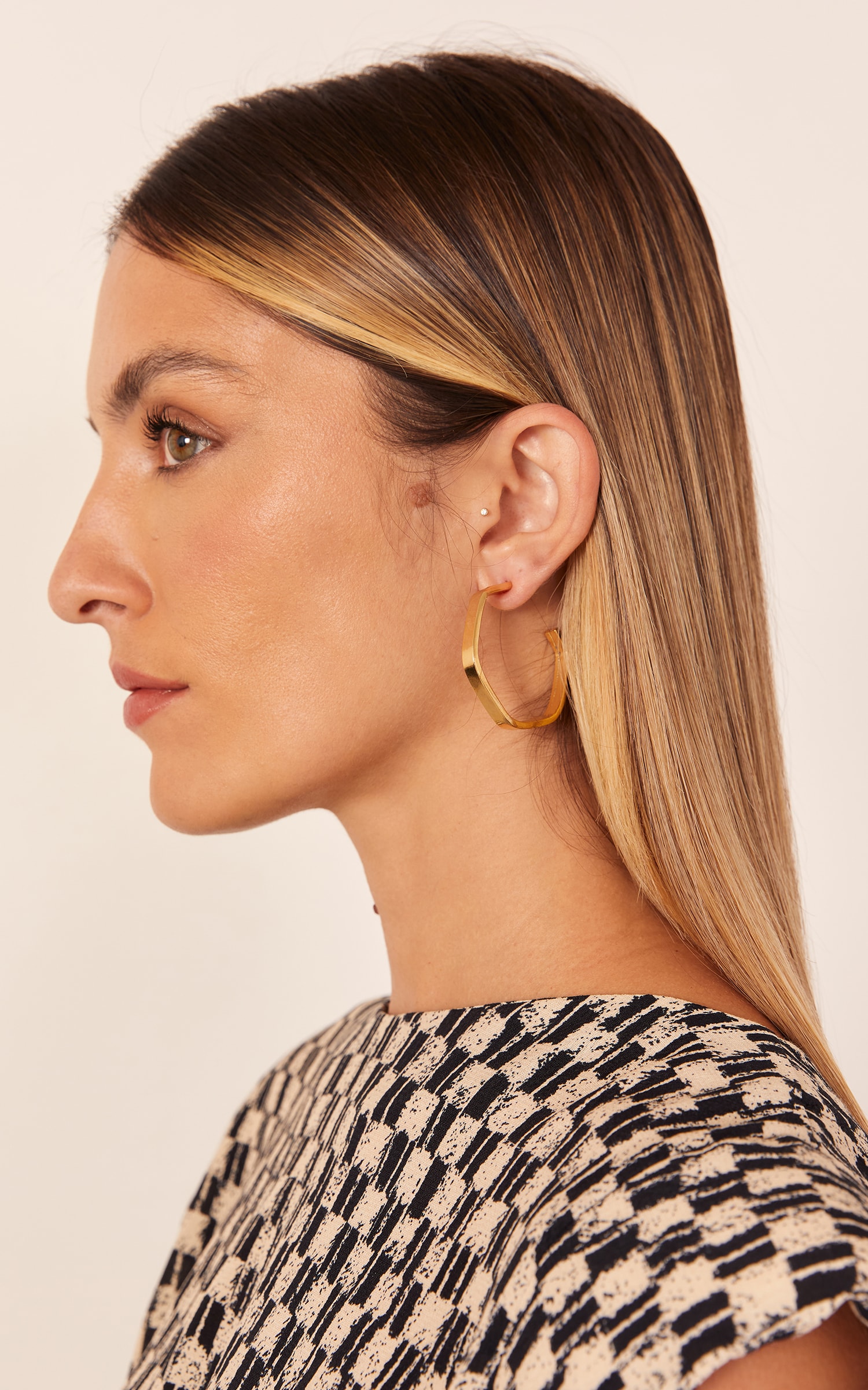 Argola Hexágono Dourado