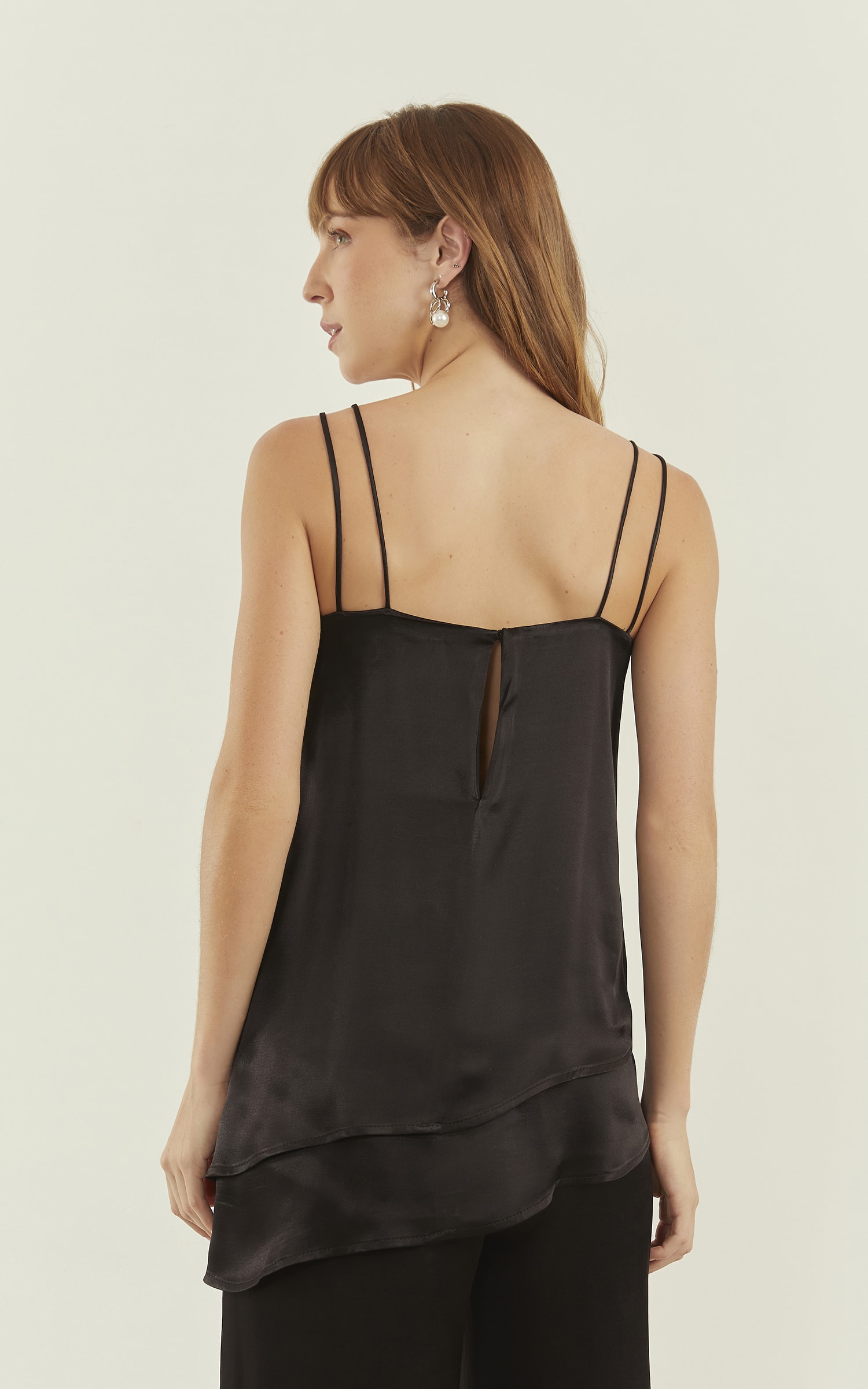 Blusa Acetinada Alongada Ravena Preto