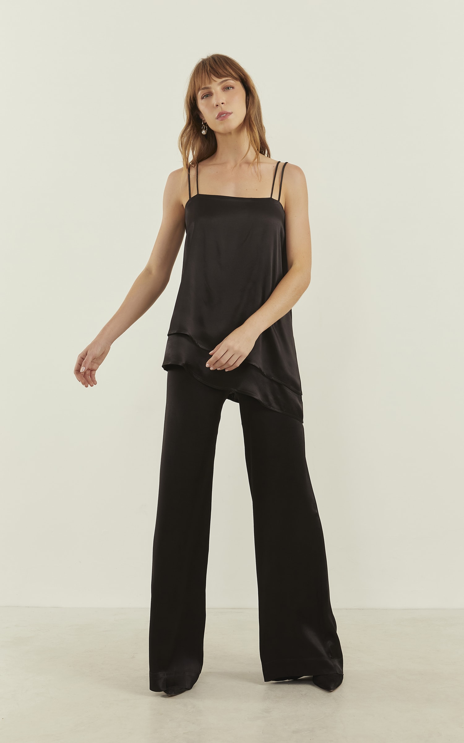 Blusa Acetinada Alongada Ravena Preto