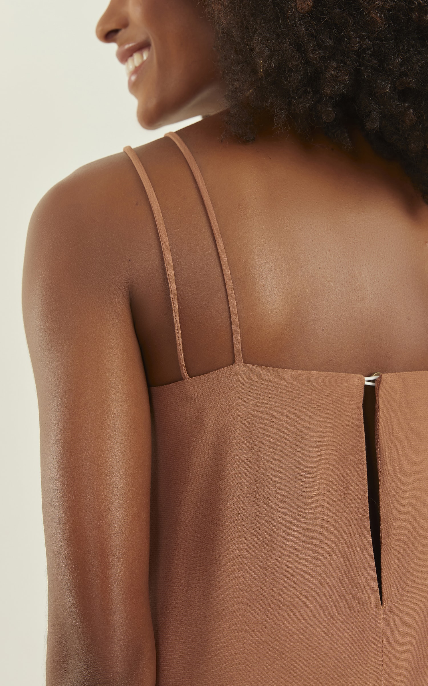 Blusa Alongada Ravena Amêndoa