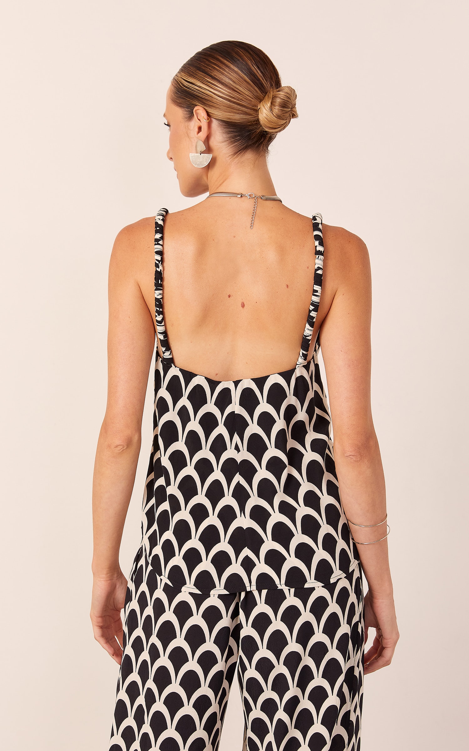 Blusa Arcos Detalhe Alça Preto