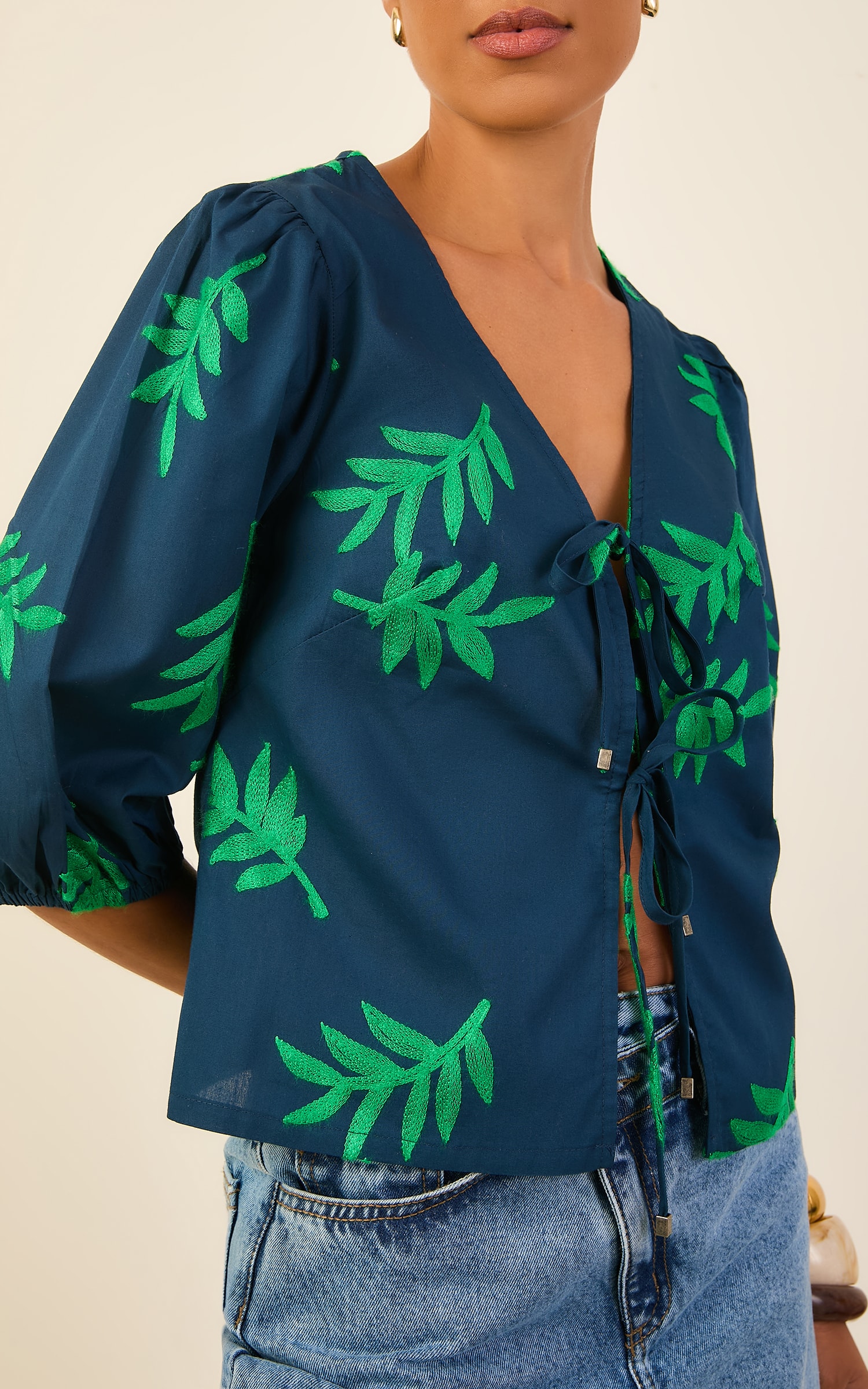 Blusa Art Detalhe Amarracao Marinho