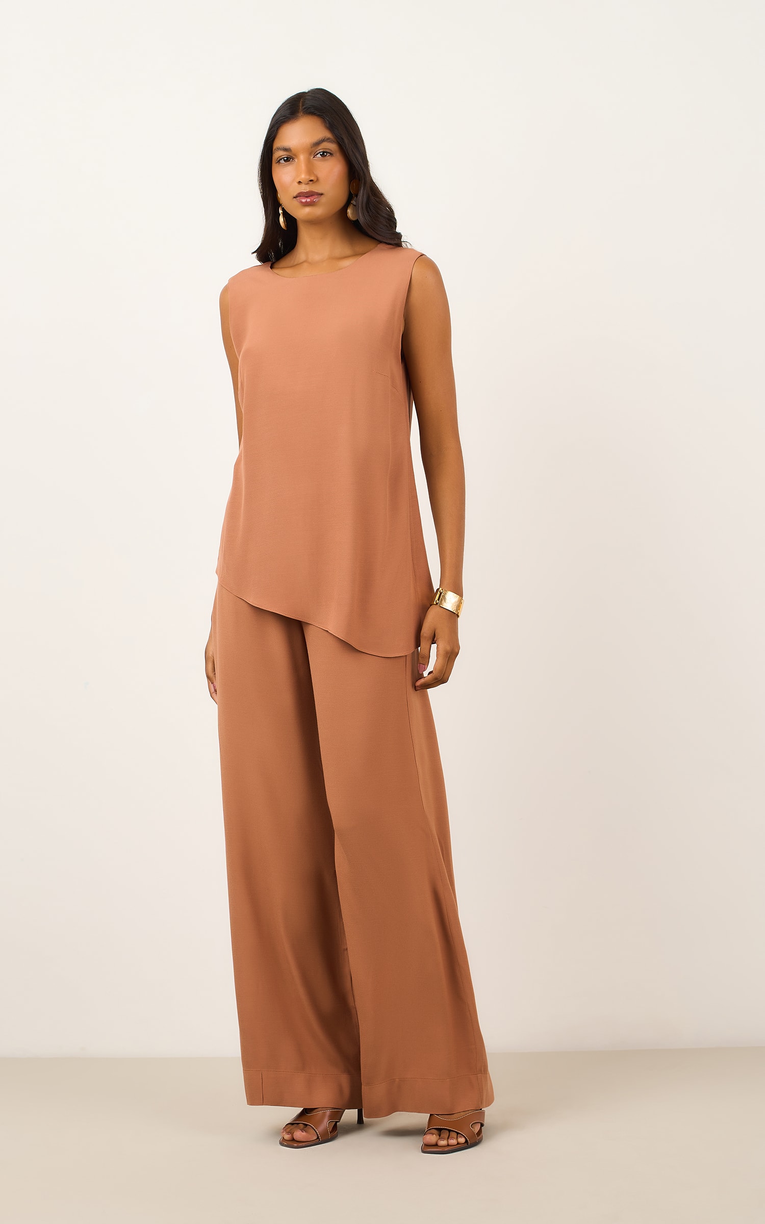 Blusa Assimetrica Modern Amendoa