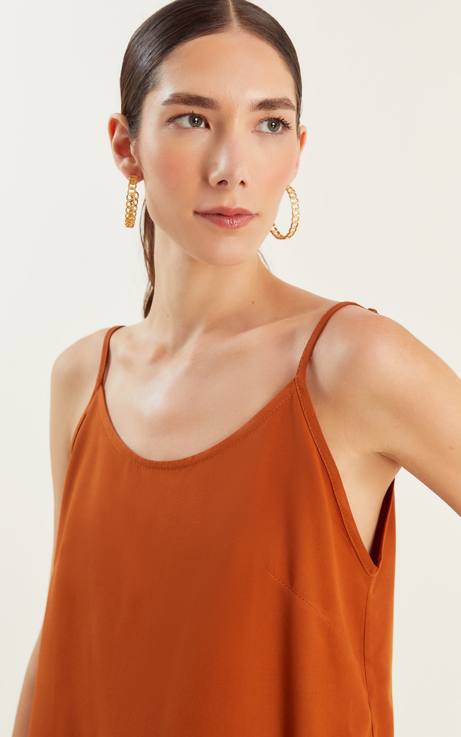 Blusa Basic Barra Arredondada Caramelo