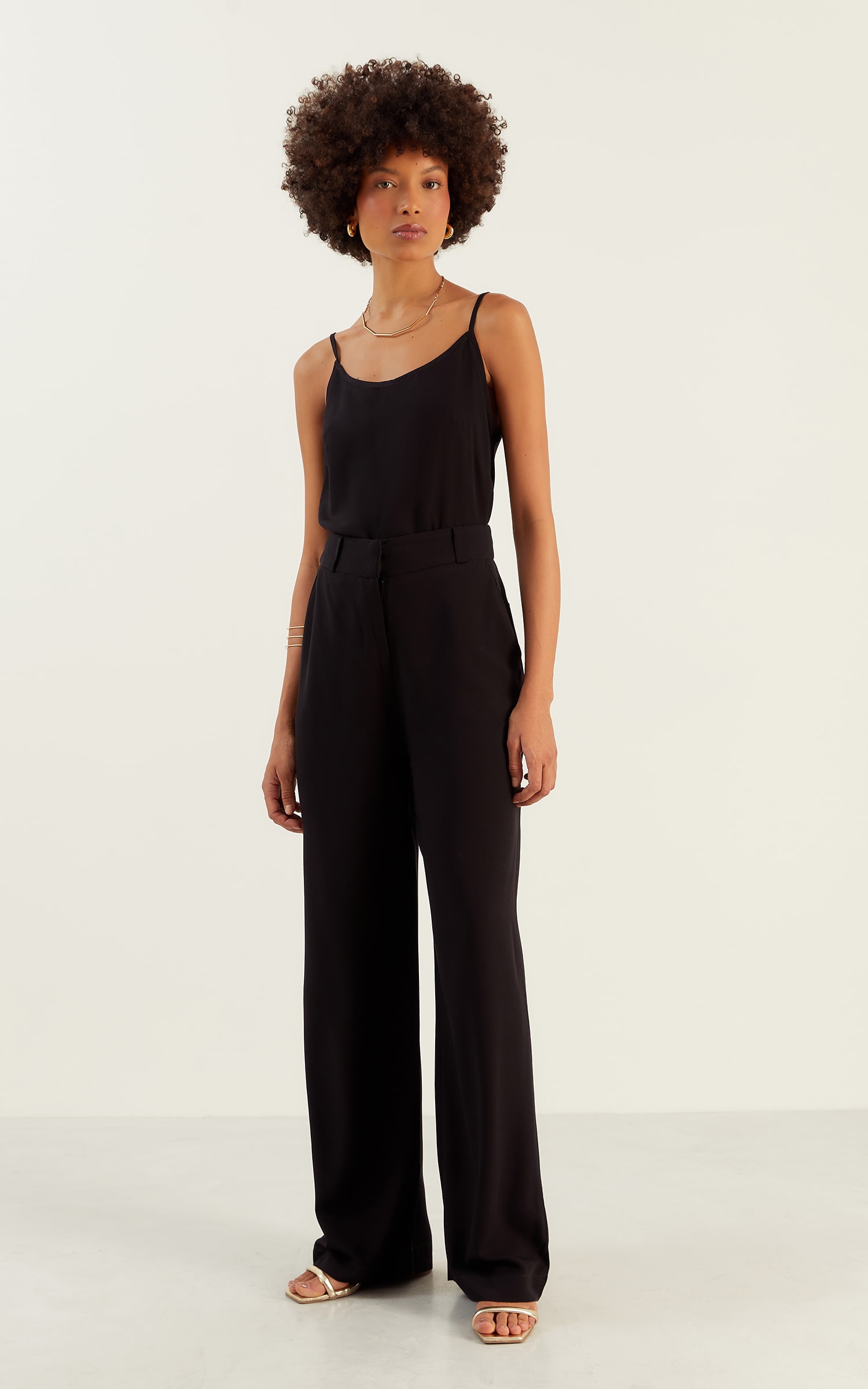 Blusa Basic Barra Arredondada Preto