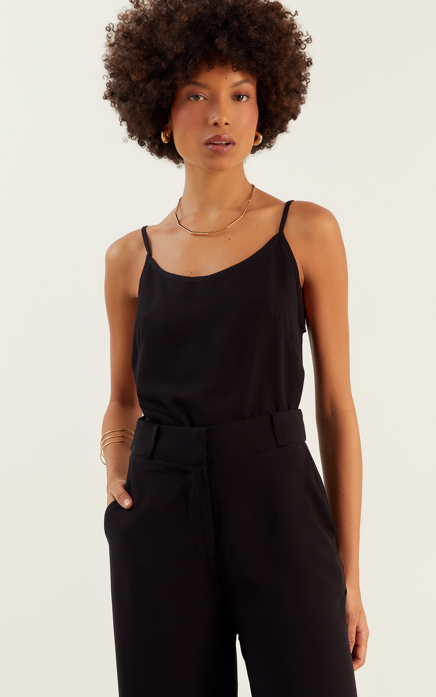 Blusa Basic Barra Arredondada Preto