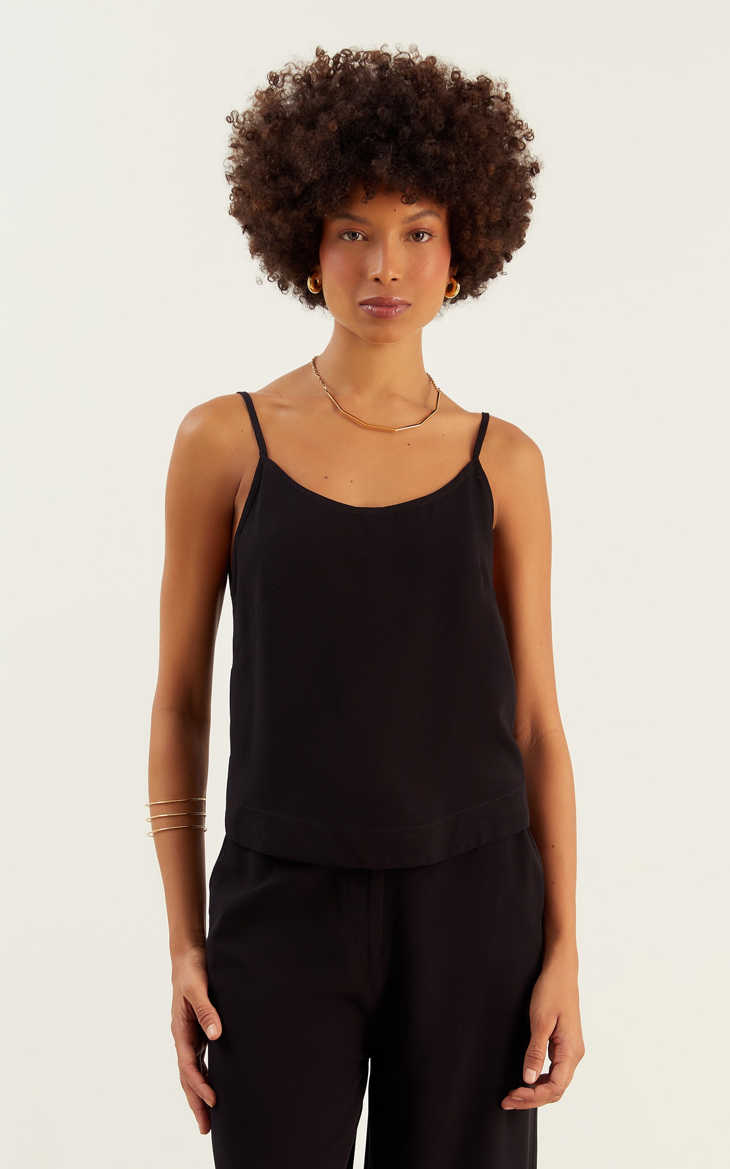 Blusa Basic Barra Arredondada Preto