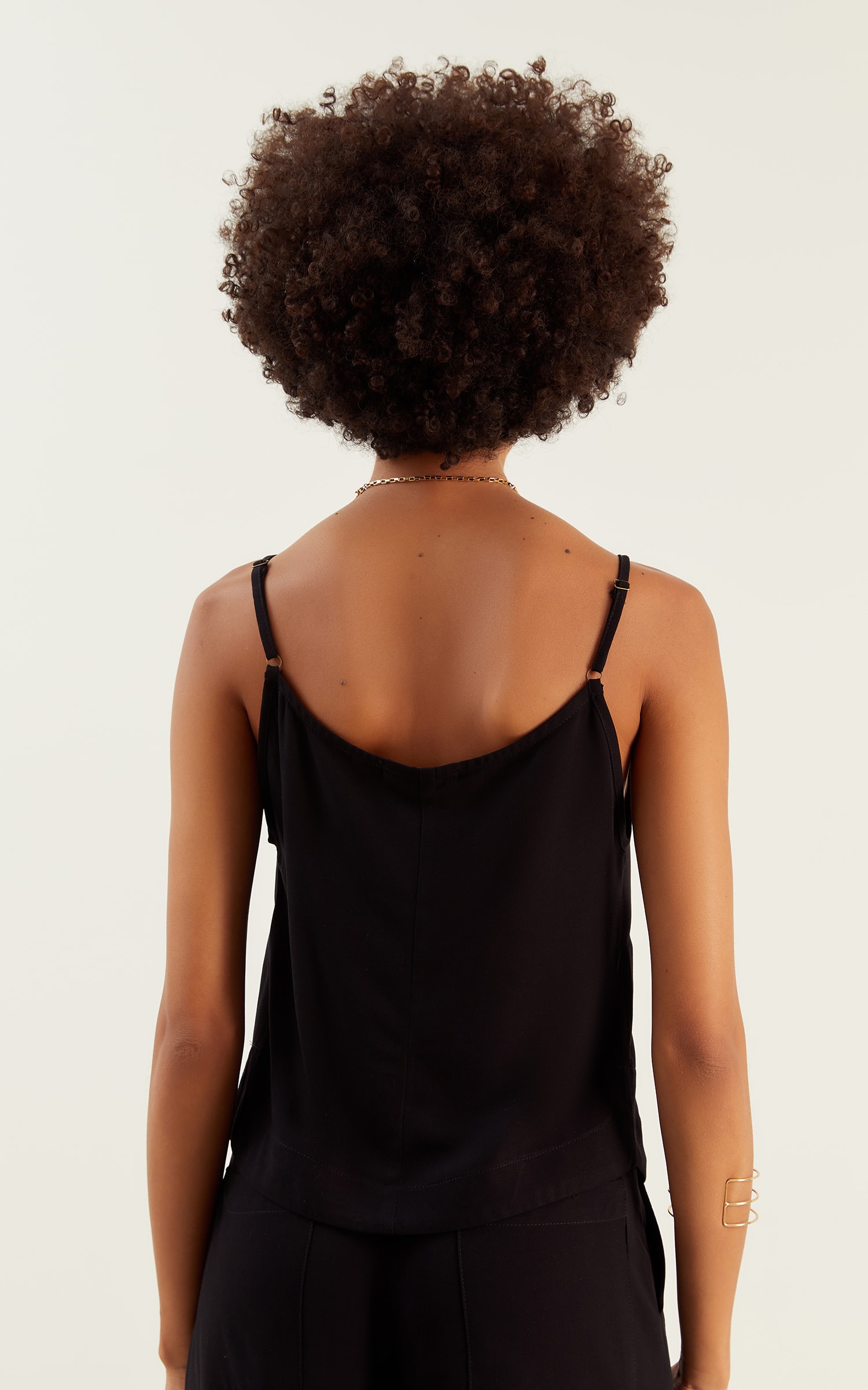 Blusa Basic Barra Arredondada Preto
