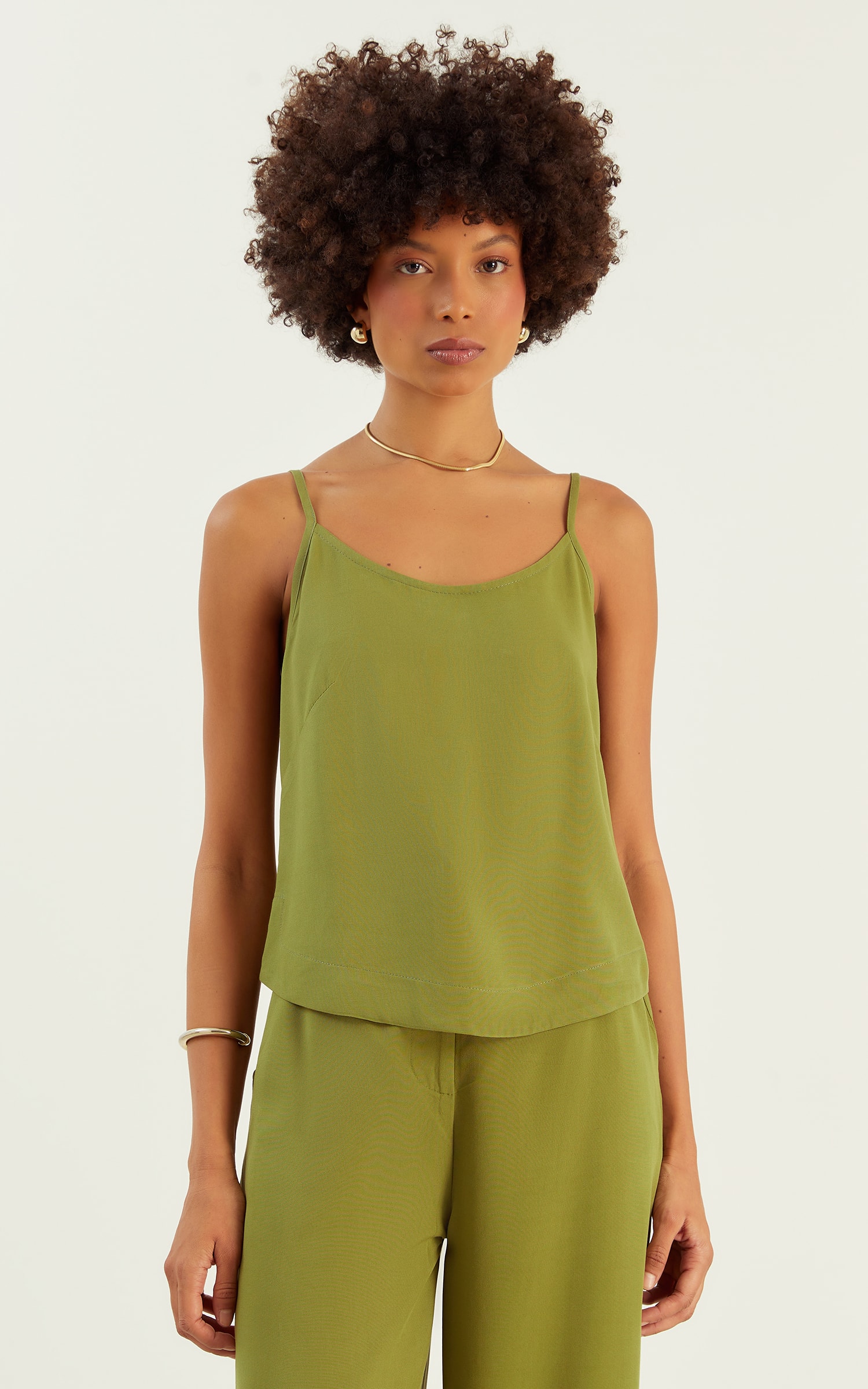 Blusa Basic Barra Arredondada Verde Militar