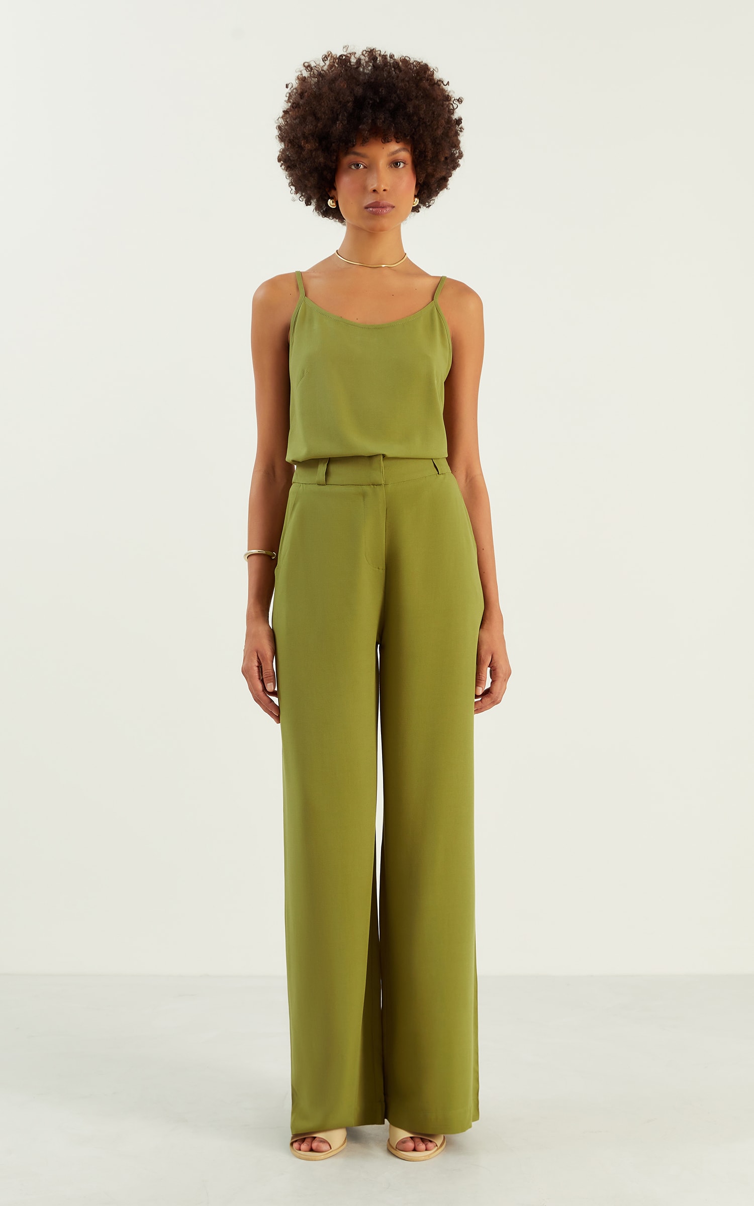 Blusa Basic Barra Arredondada Verde Militar