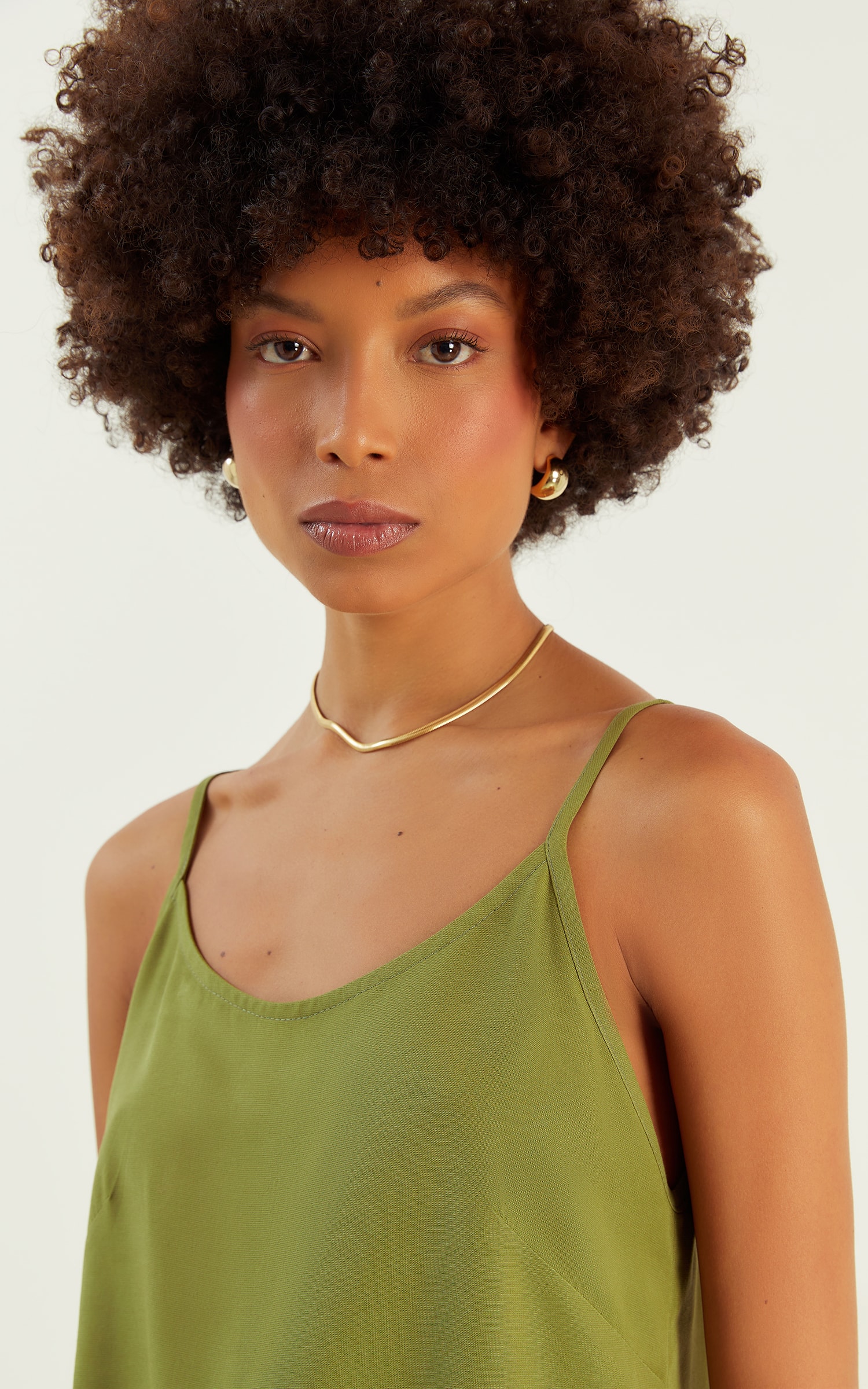 Blusa Basic Barra Arredondada Verde Militar
