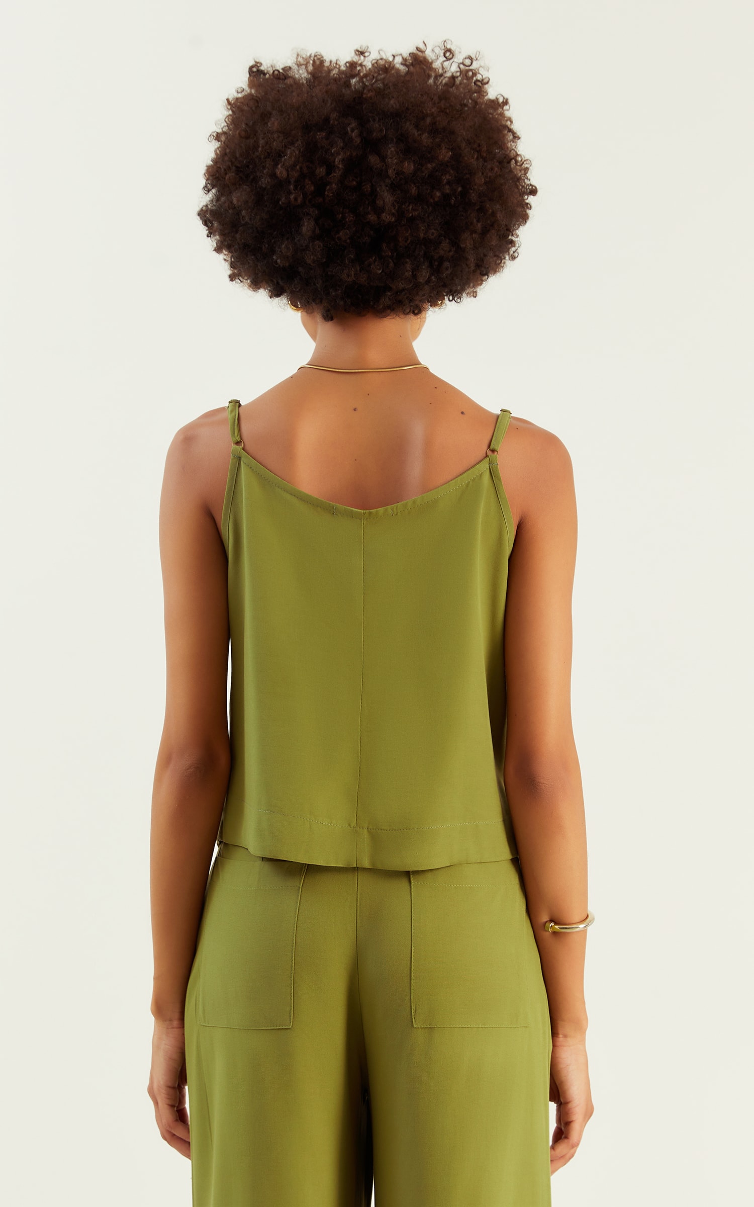 Blusa Basic Barra Arredondada Verde Militar