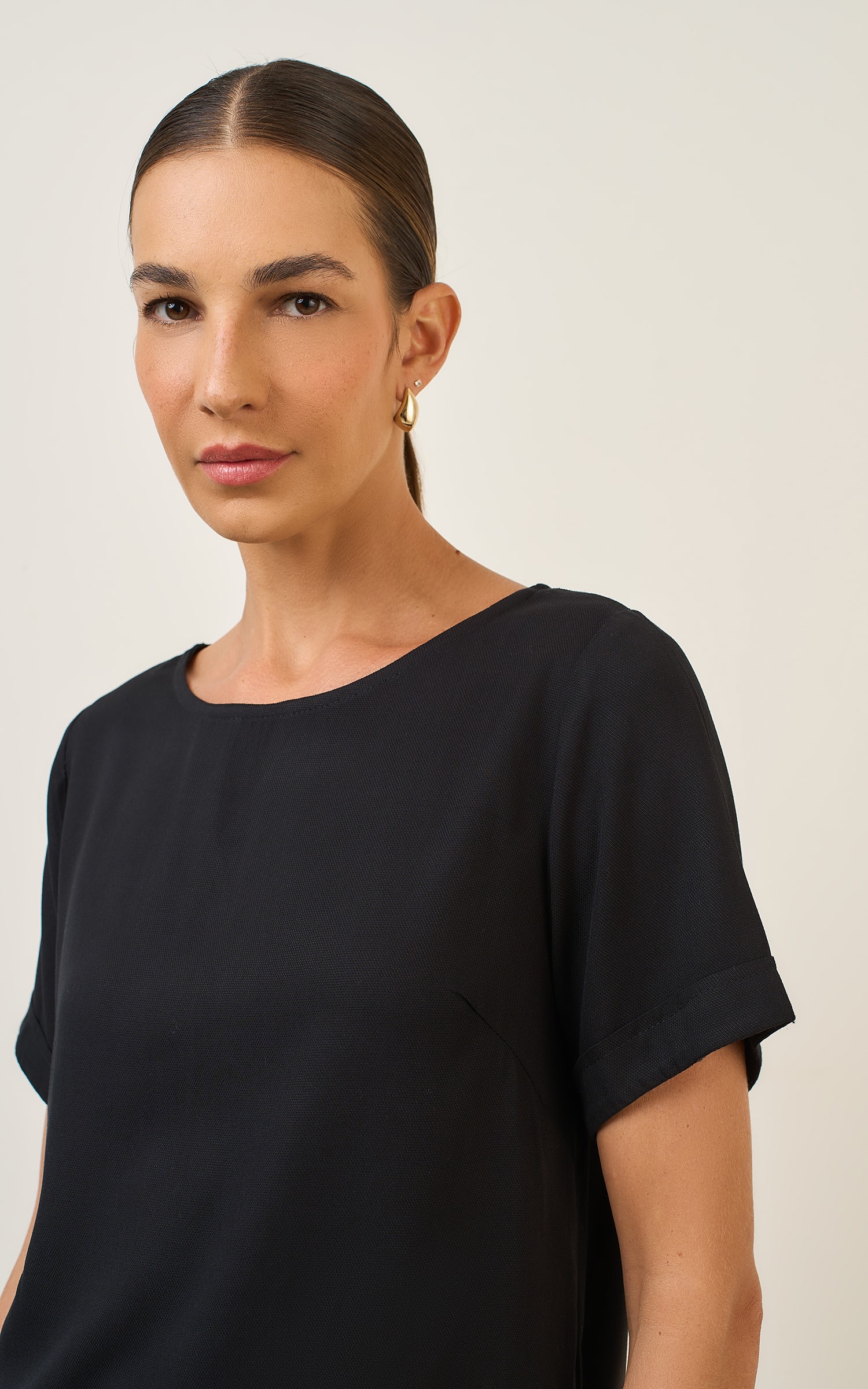 Blusa Detalhe Manga Costa Preto