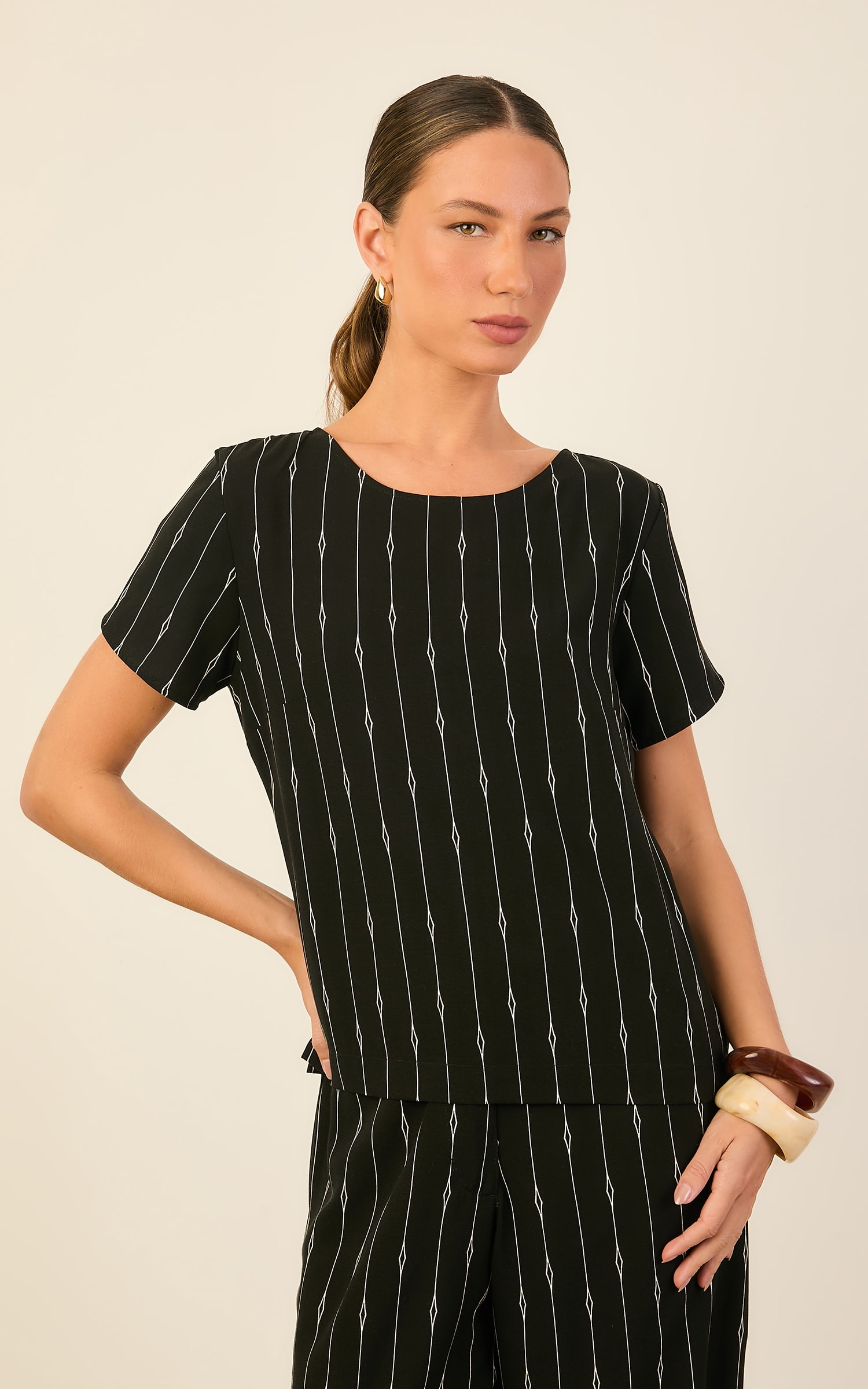 Blusa Detalhe Manga Tela Preto