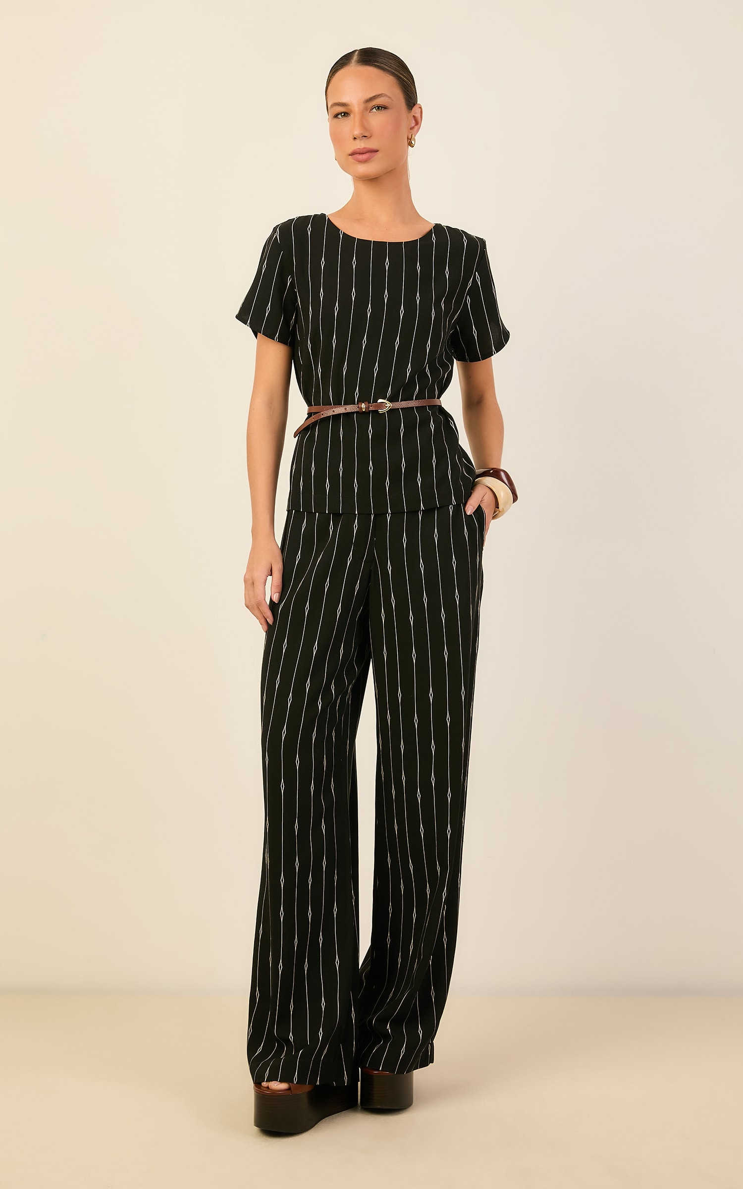 Blusa Detalhe Manga Tela Preto