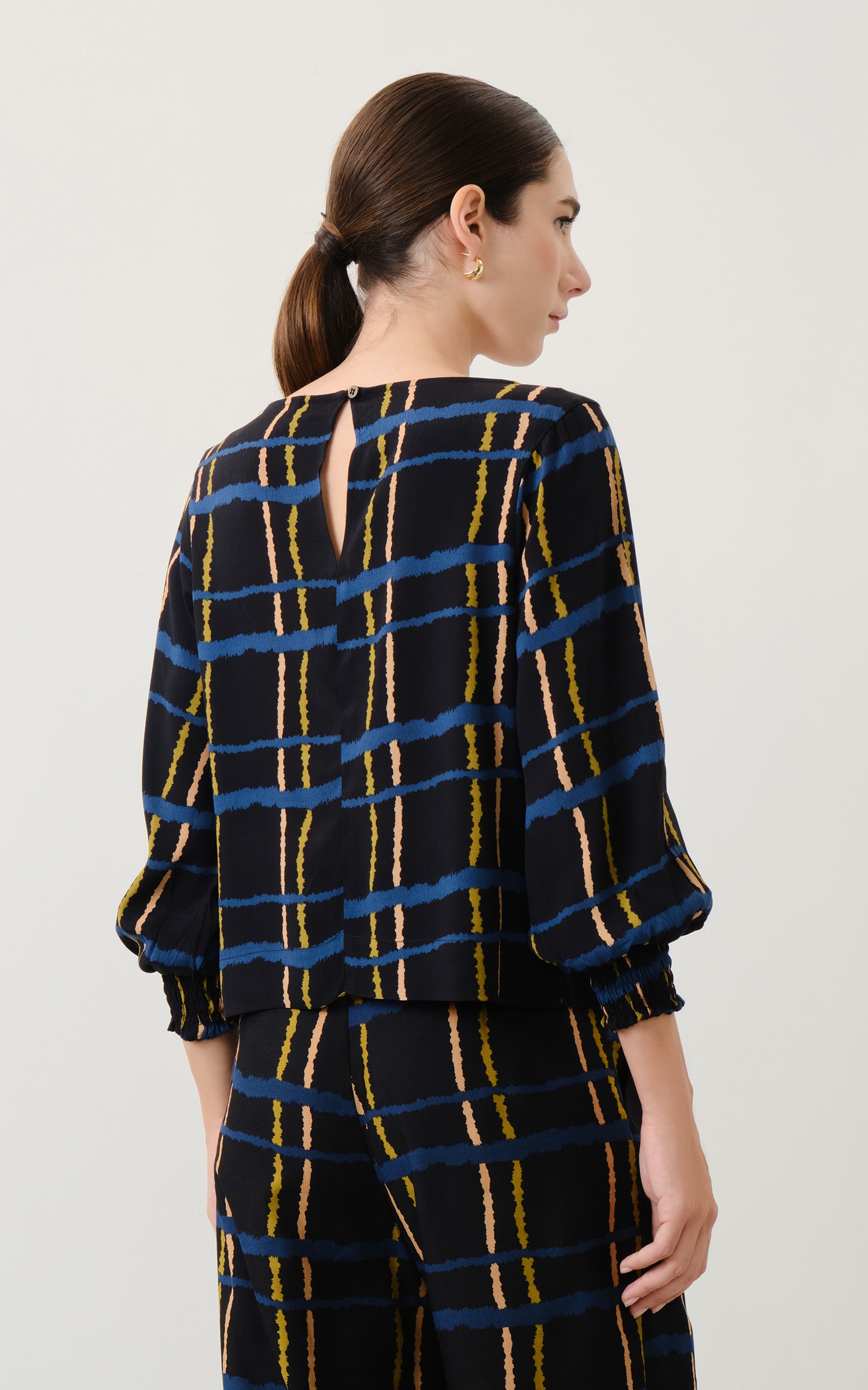 Blusa Grid Detalhe Canoa Preto