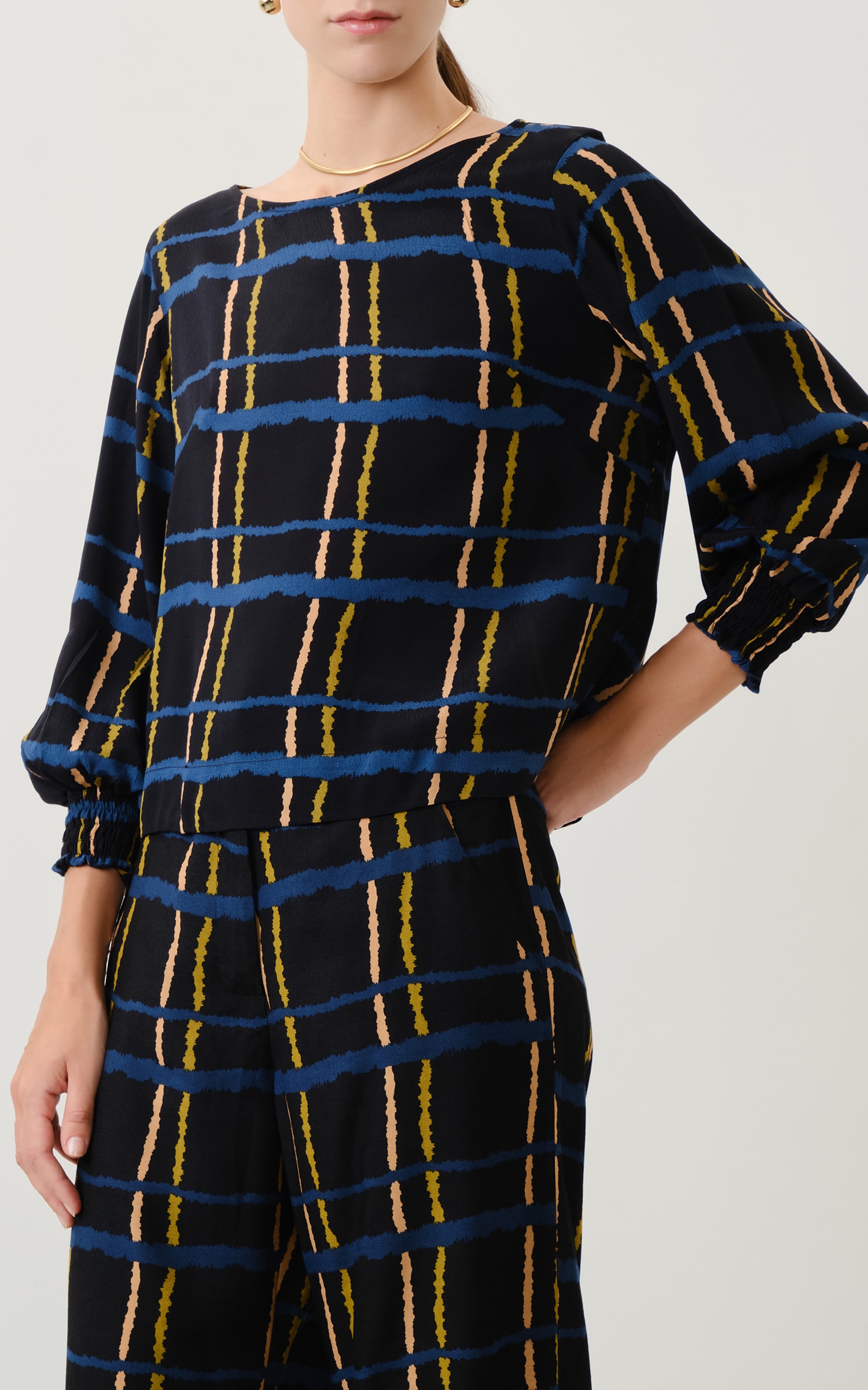 Blusa Grid Detalhe Canoa Preto