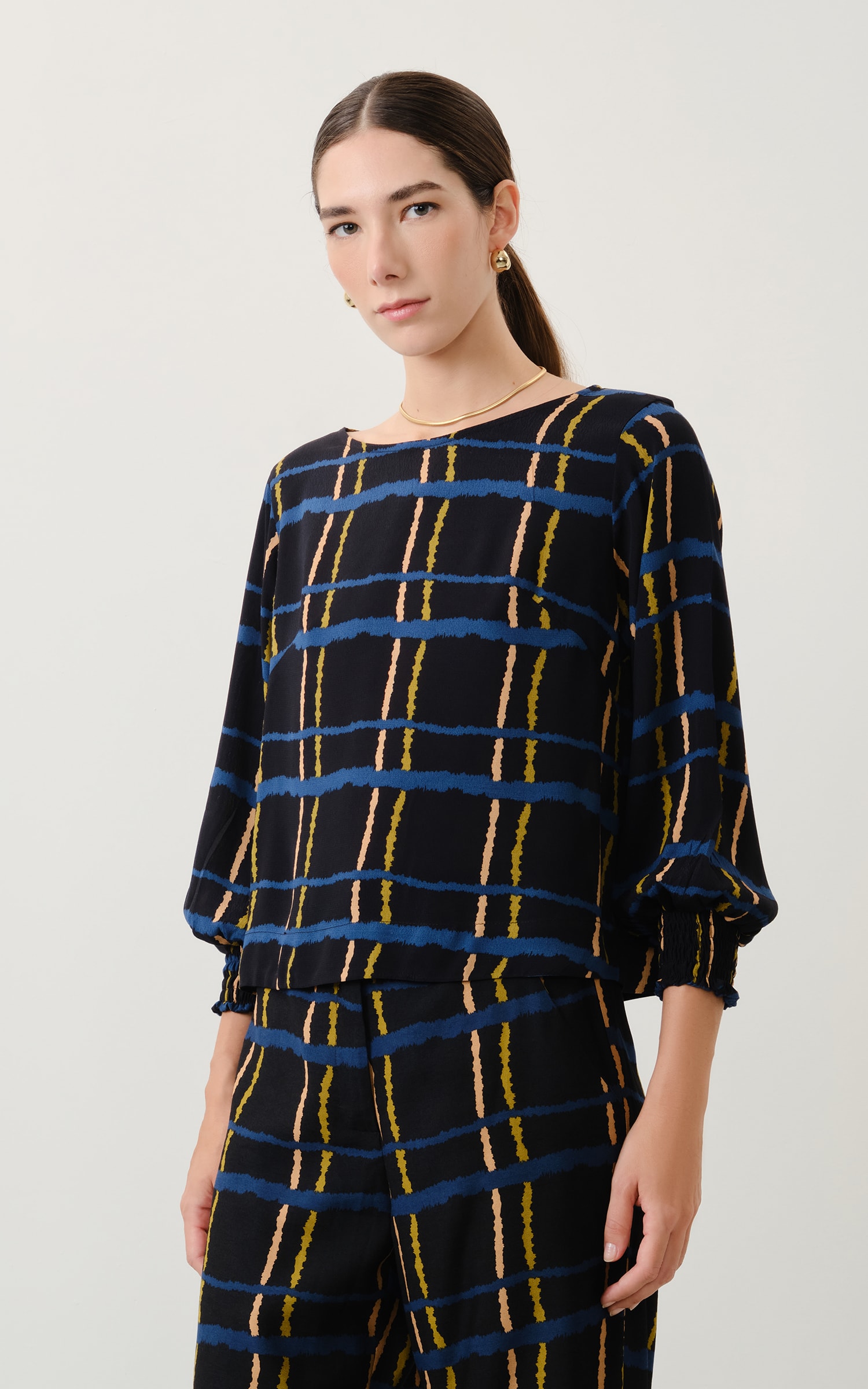 Blusa Grid Detalhe Canoa Preto
