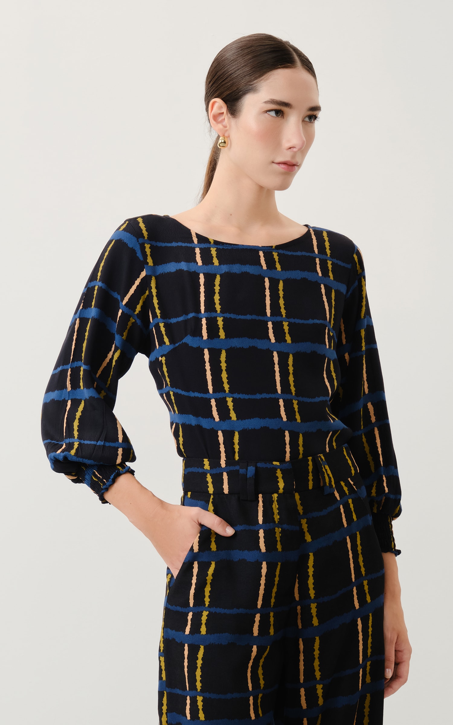 Blusa Grid Detalhe Canoa Preto