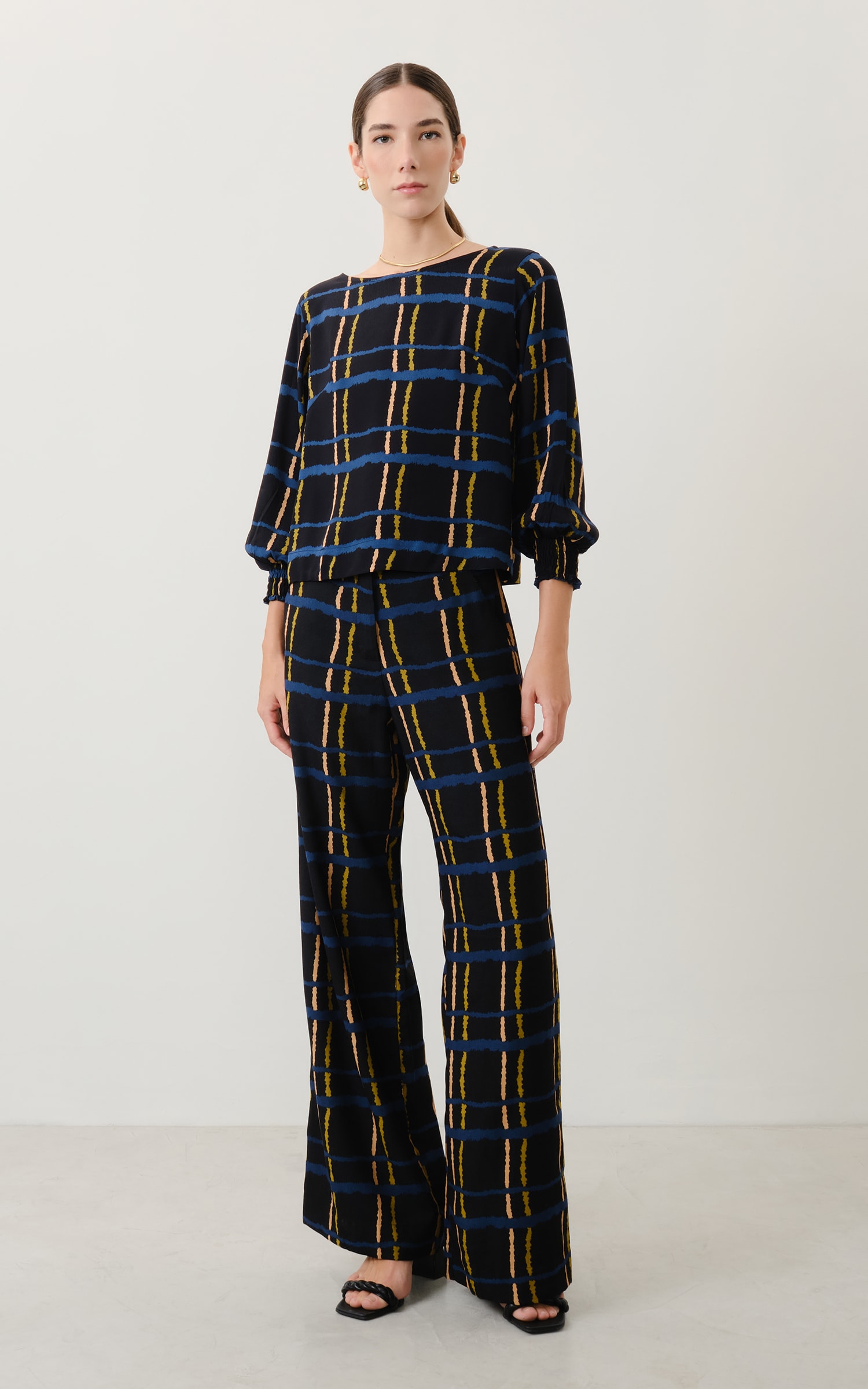 Blusa Grid Detalhe Canoa Preto