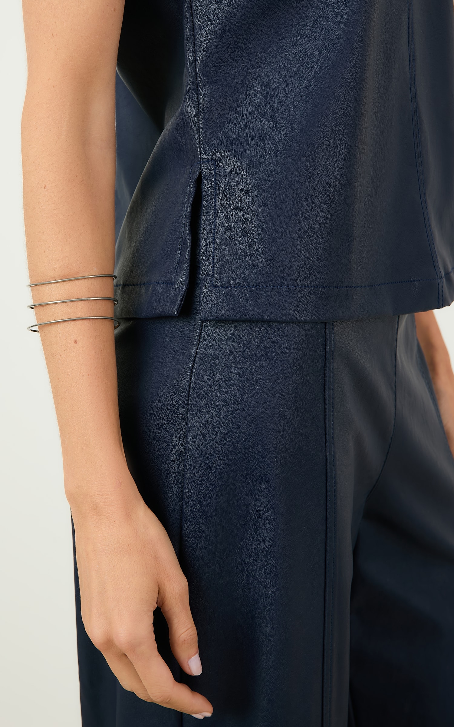 Blusa Like Leather Marinho