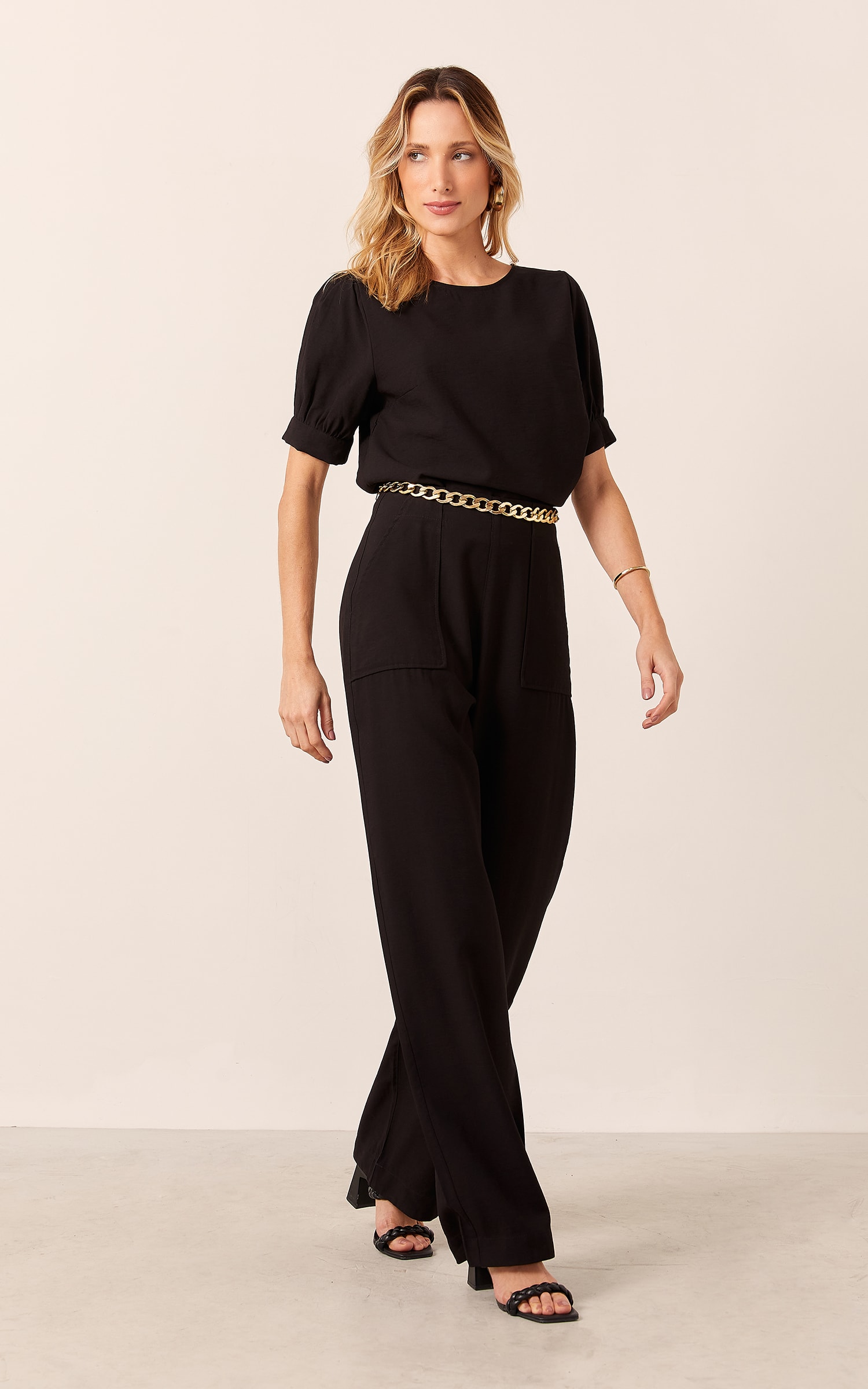 Blusa Pérola Manga Curta Com Prega Preto