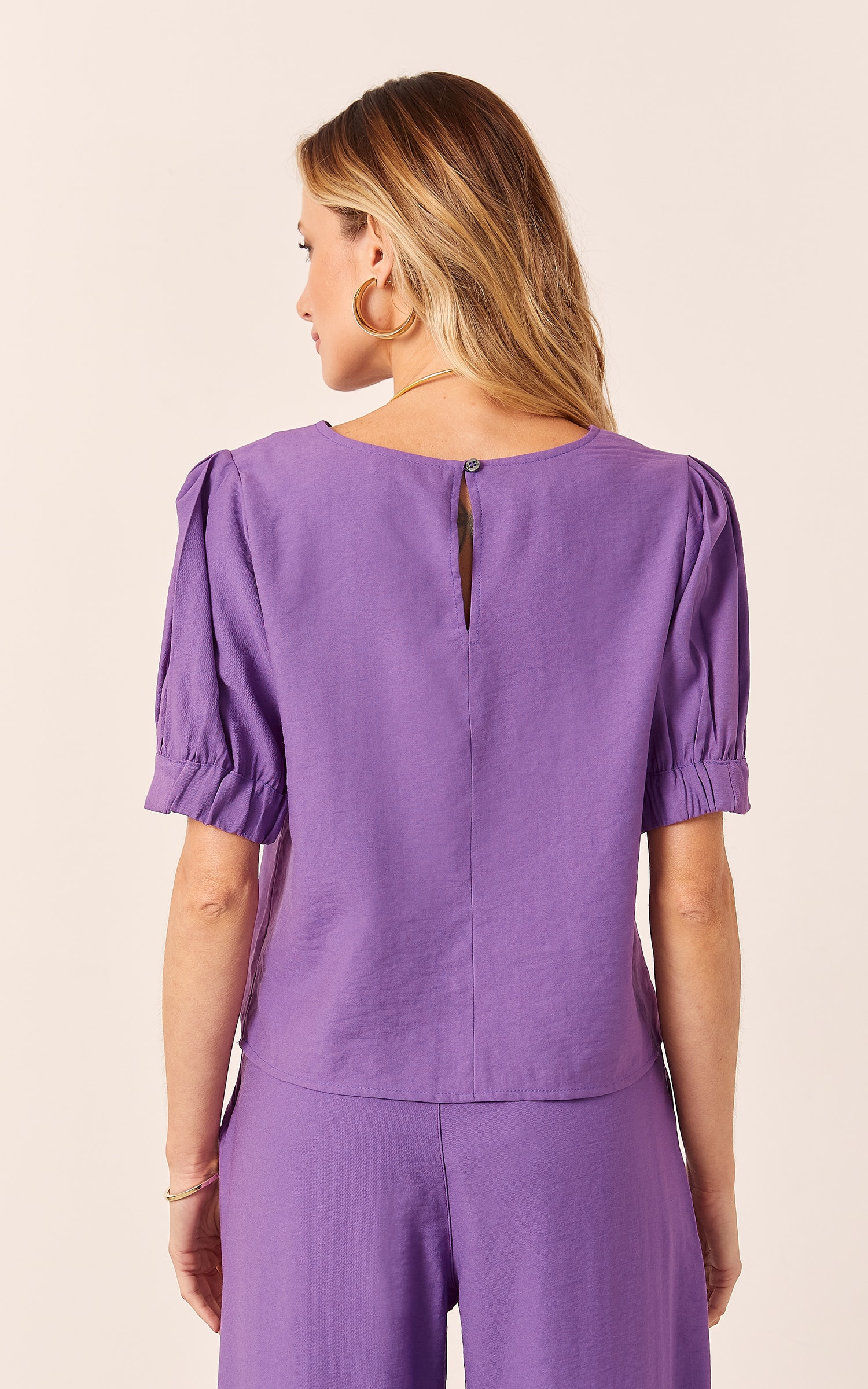 Blusa Pérola Manga Curta Com Prega Roxo