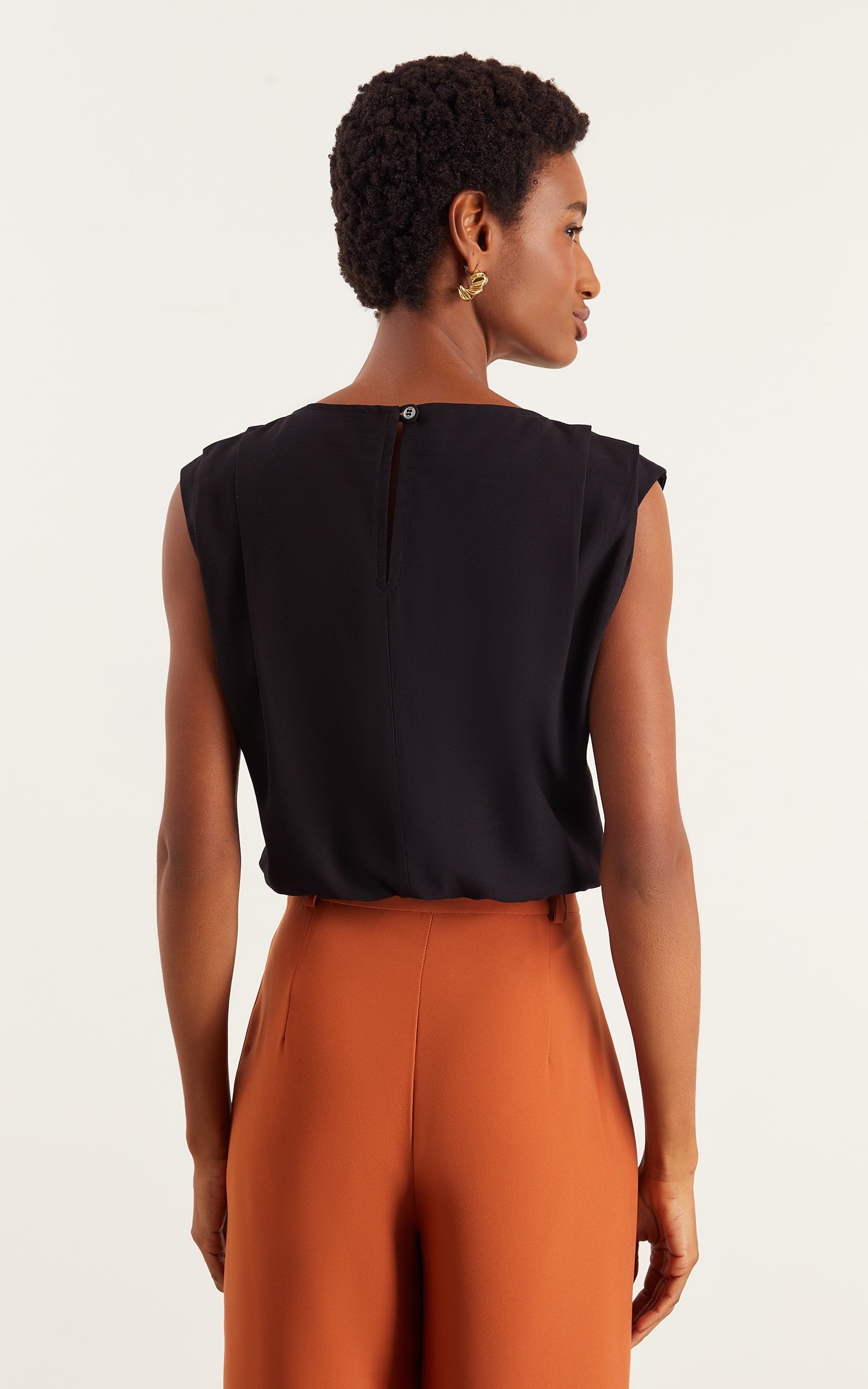 Blusa Pregas Ombro Summer Preto