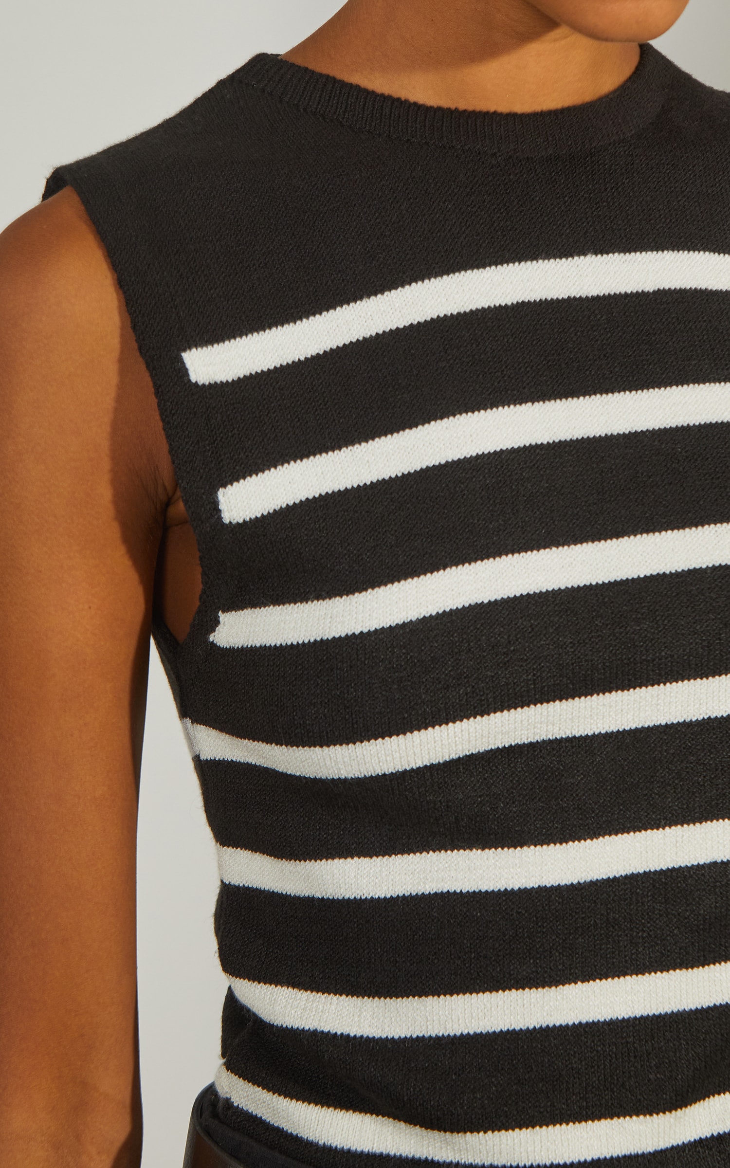Blusa Quadrada Tricot Listra Preto e Off