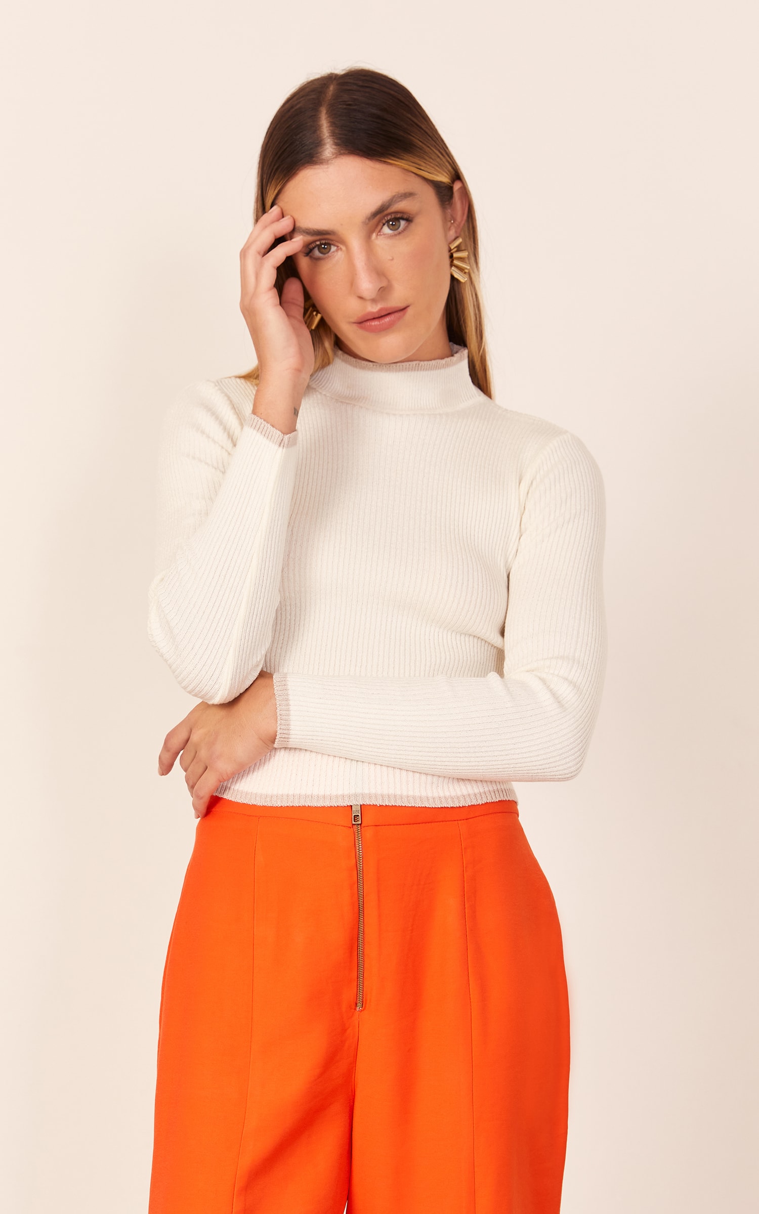 Blusa Tricot Canelada Manga Longa Off e Nude