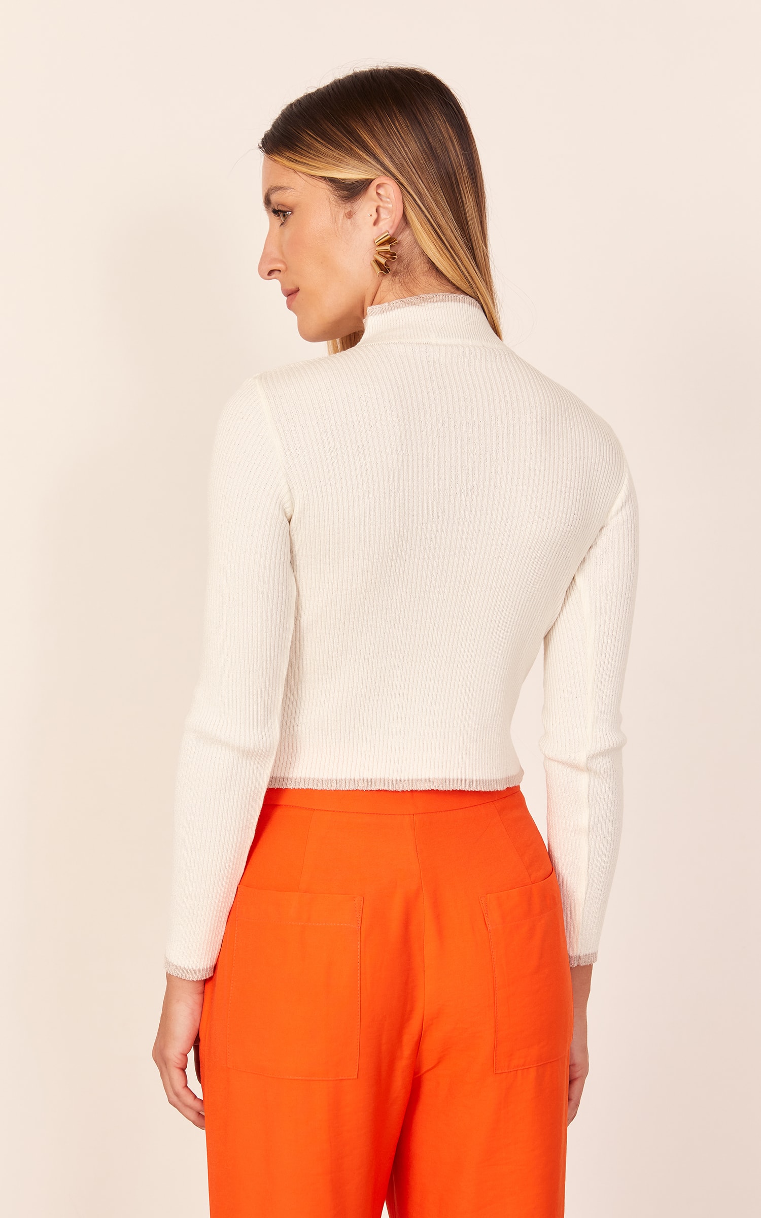 Blusa Tricot Canelada Manga Longa Off e Nude