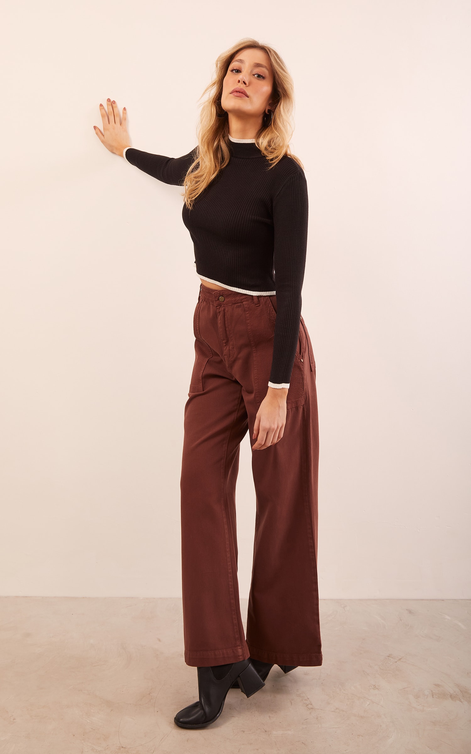 Blusa Tricot Canelada Manga Longa Preto e Off