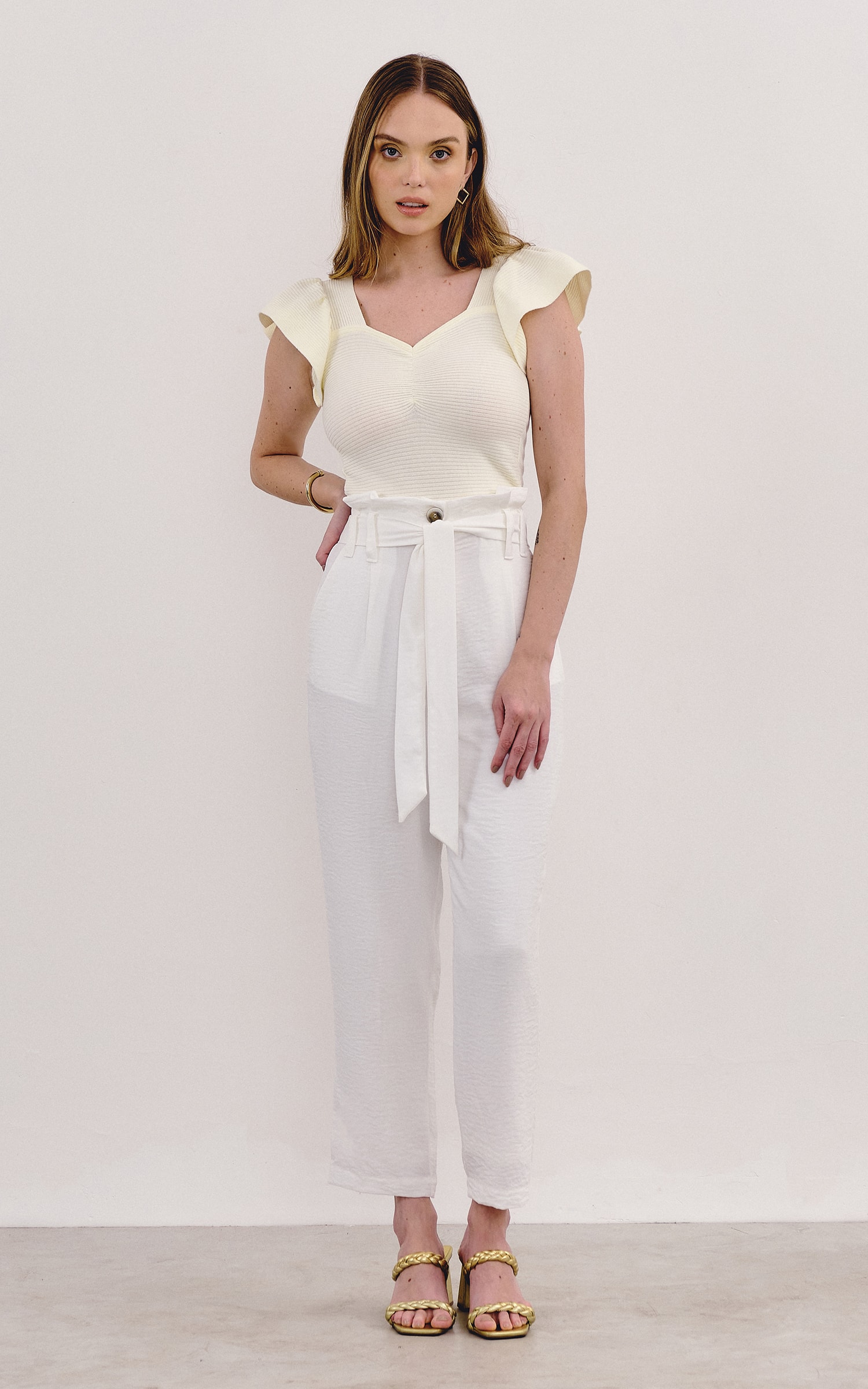 Blusa Tricot Decote Coração Babados Off White