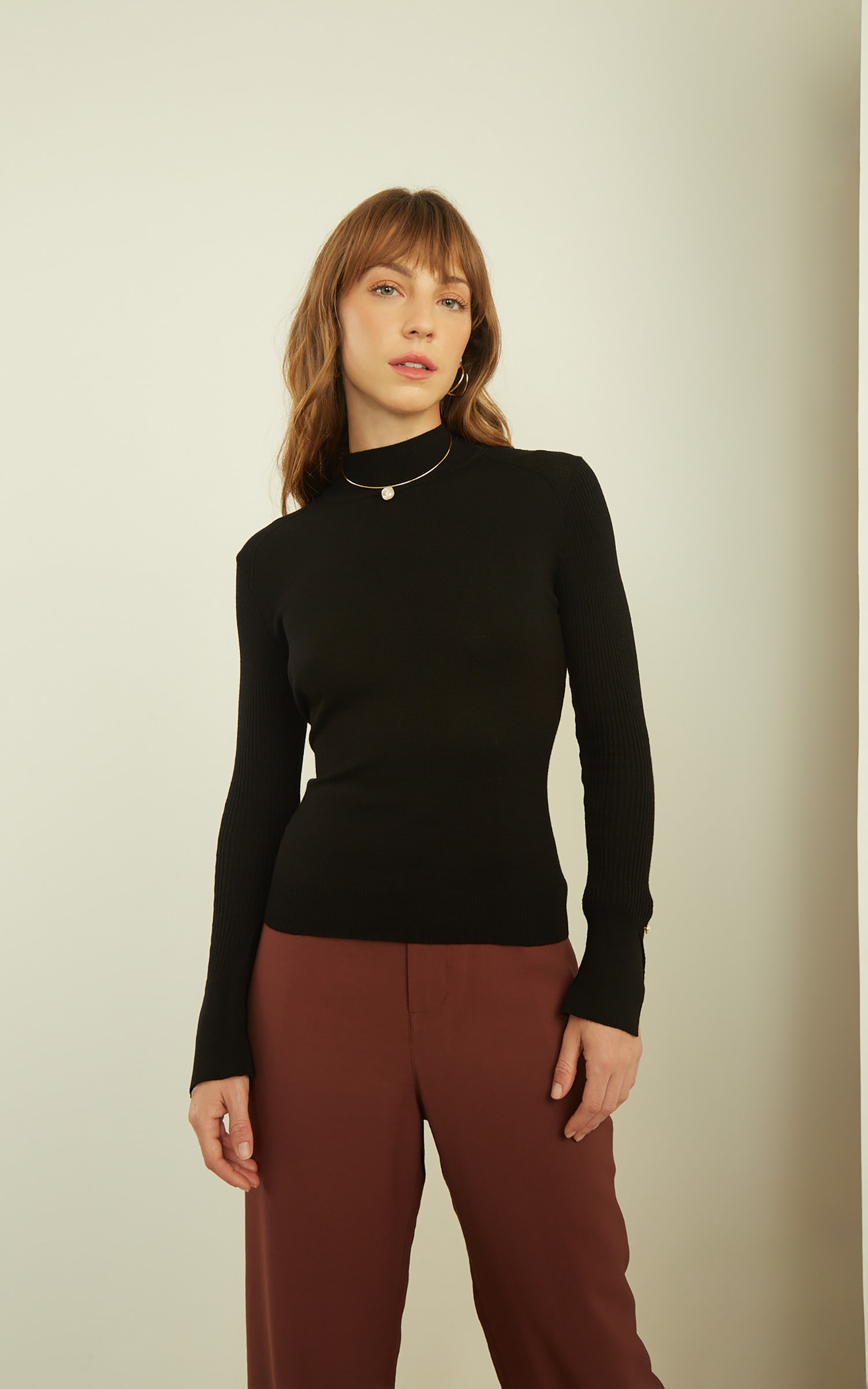 Blusa Tricot Detalhe Pérola Preto