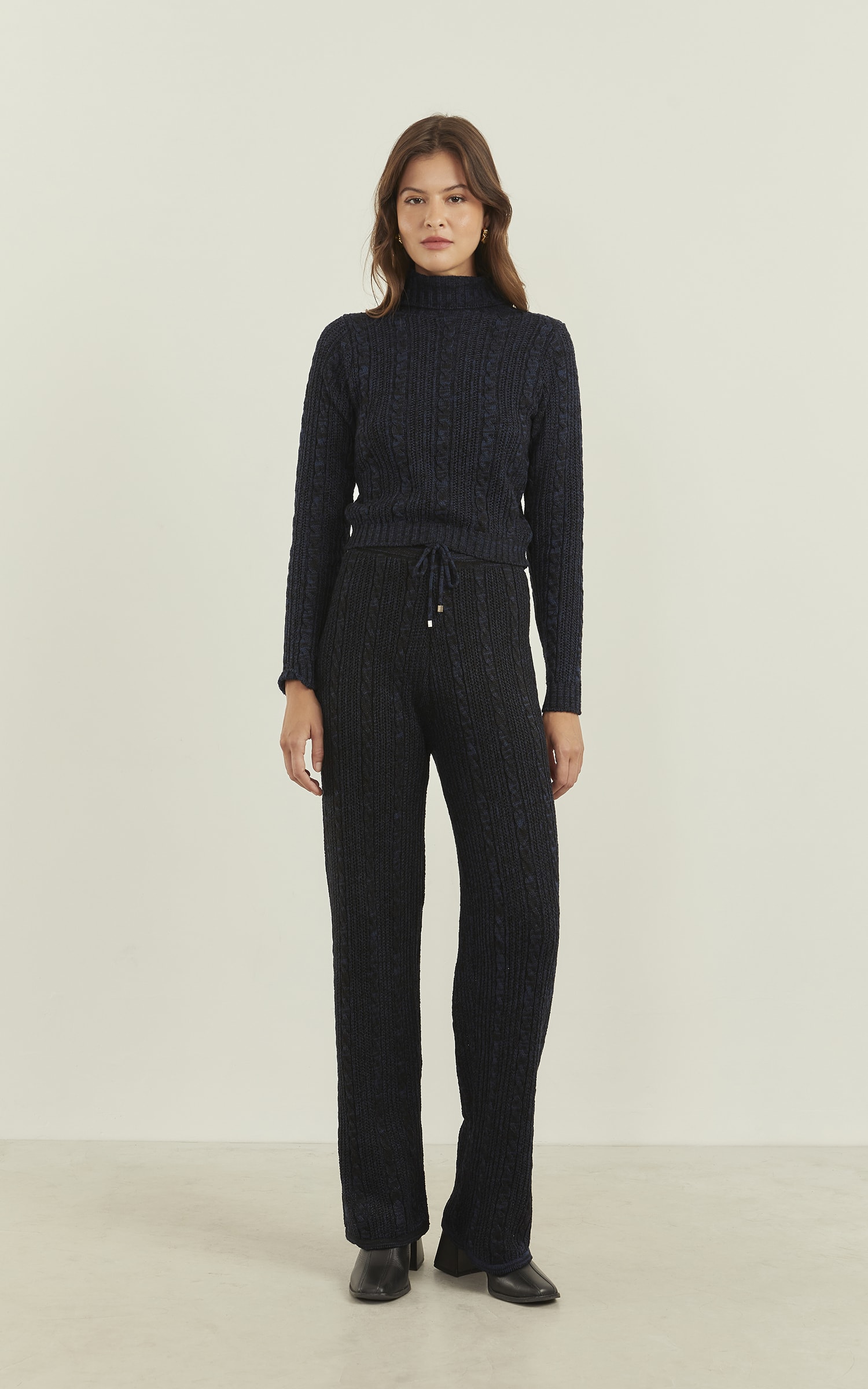 Blusa Tricot Gola Trançada Marinho