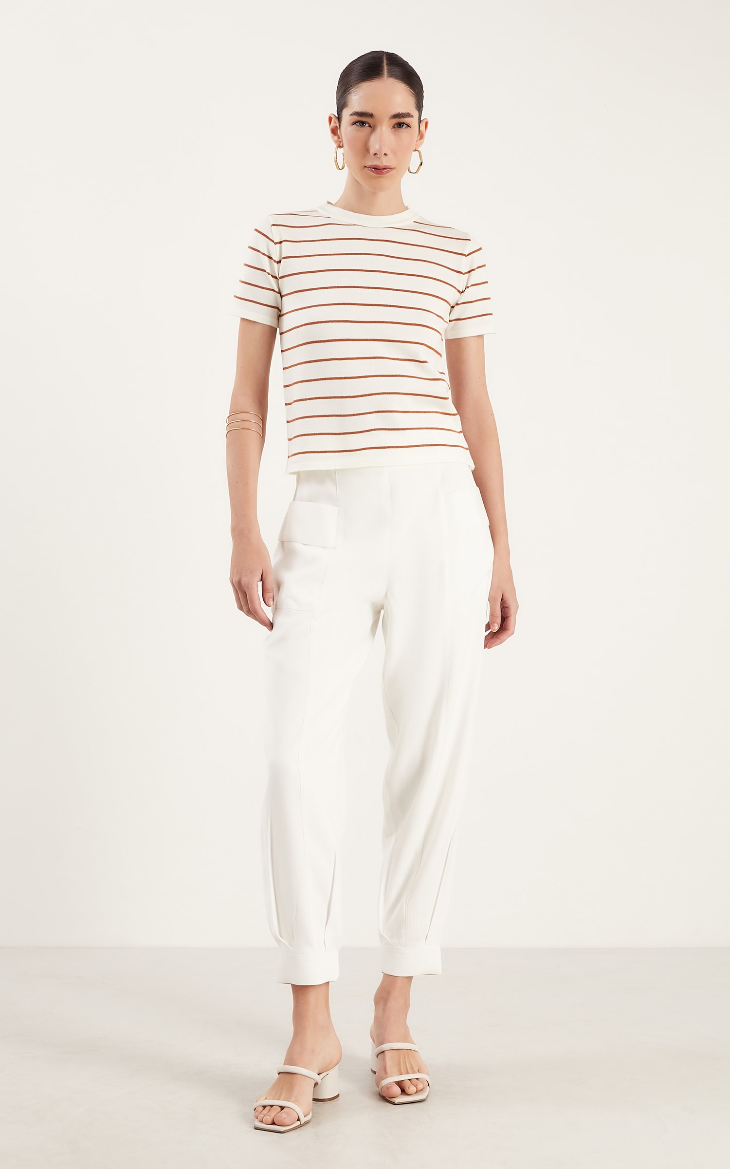 Blusa Tricot Listra Basic Off e Caramelo