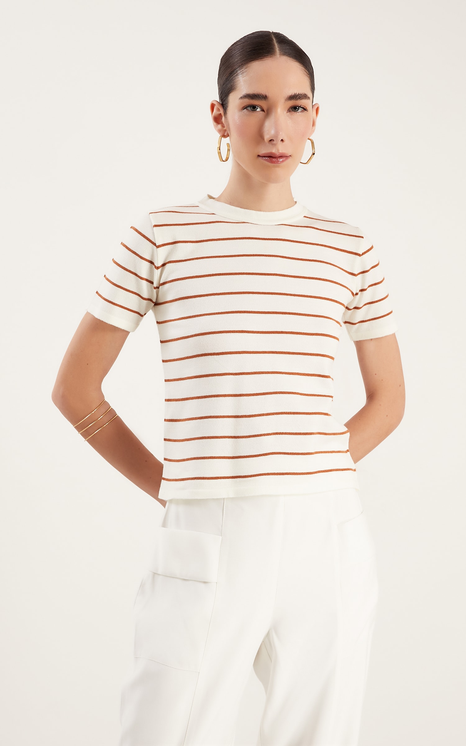 Blusa Tricot Listra Basic Off e Caramelo