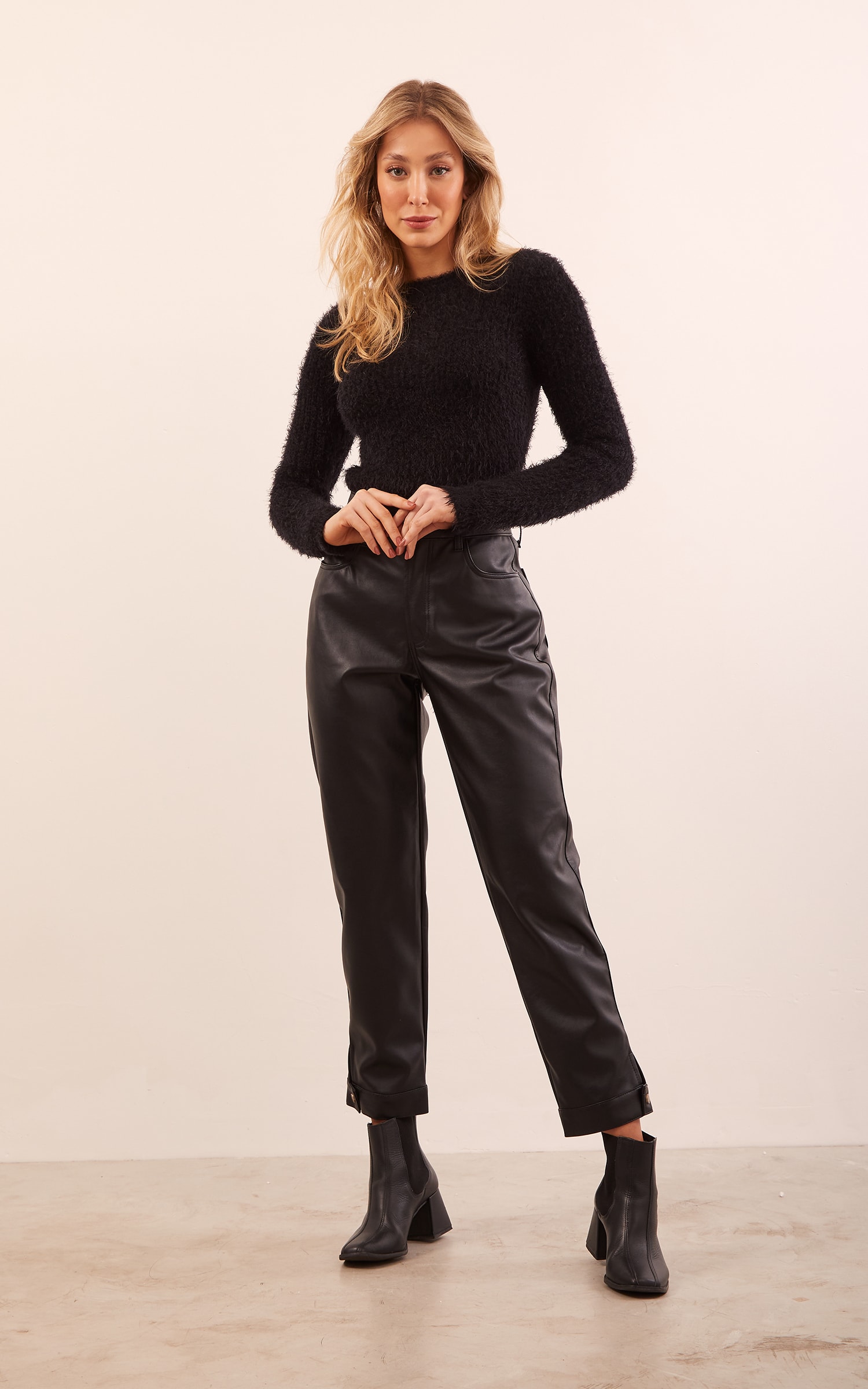 Blusa Tricot Manga Longa Pelinho Preto