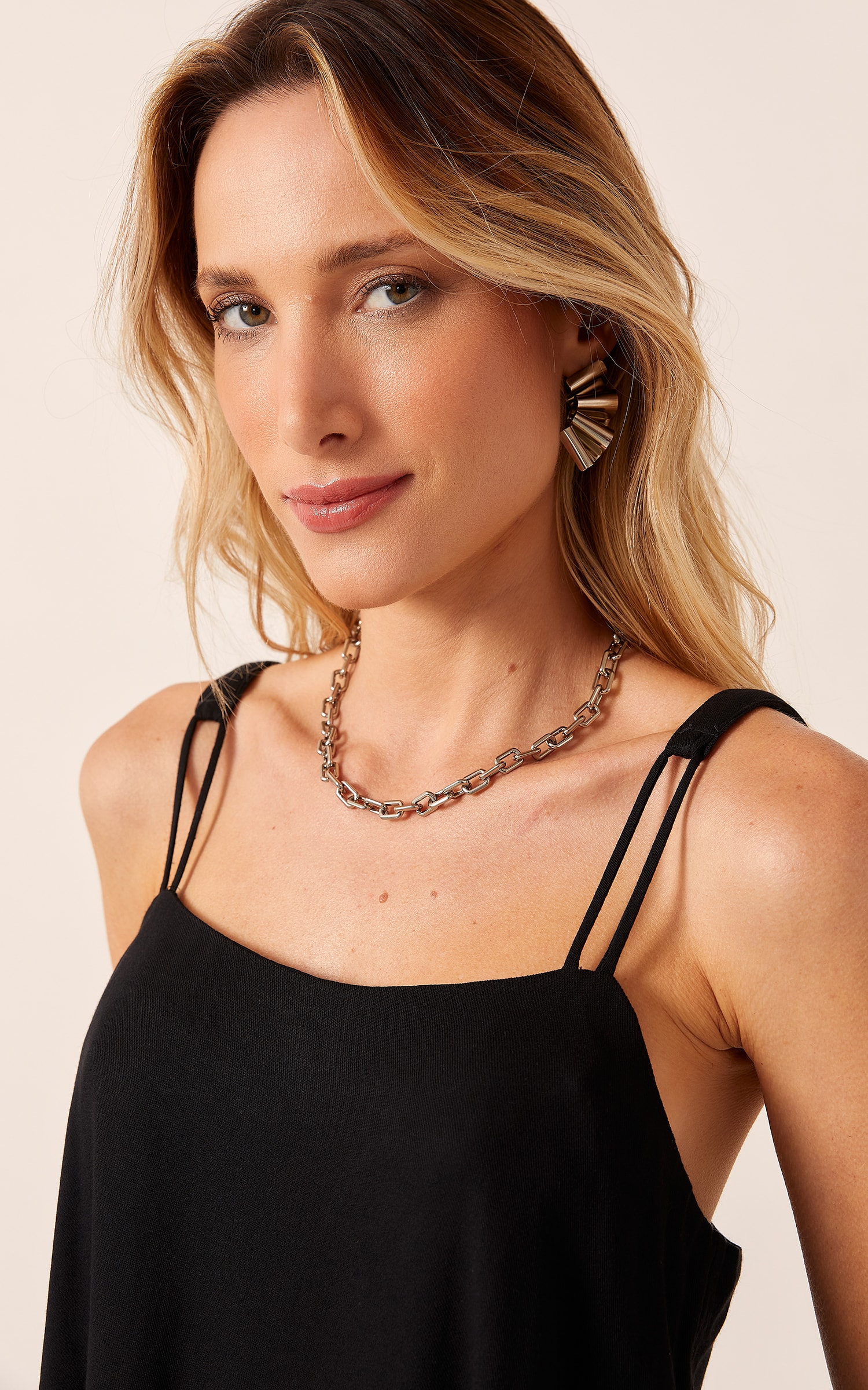 Blusa Viver Decote Reto Preto
