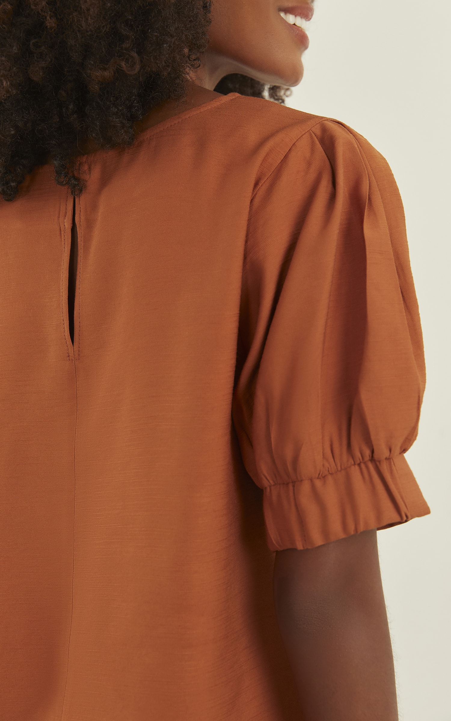 Blusa Wish Manga Bufante Caramelo
