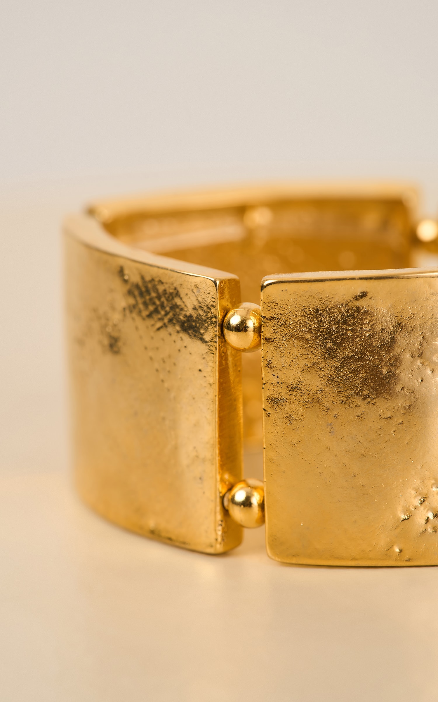 Bracelete Retangular Texturado Ouro