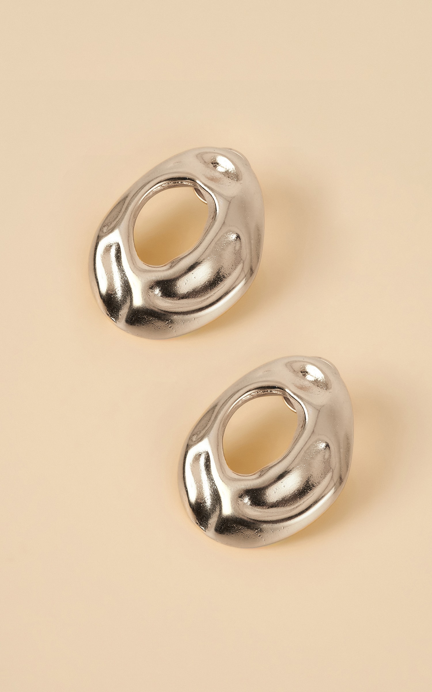Brinco Oval Vazado Prata