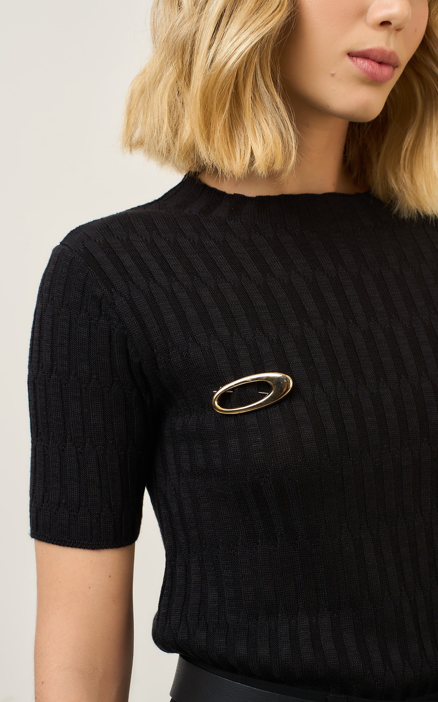Broche Alfinete Oval Dourado