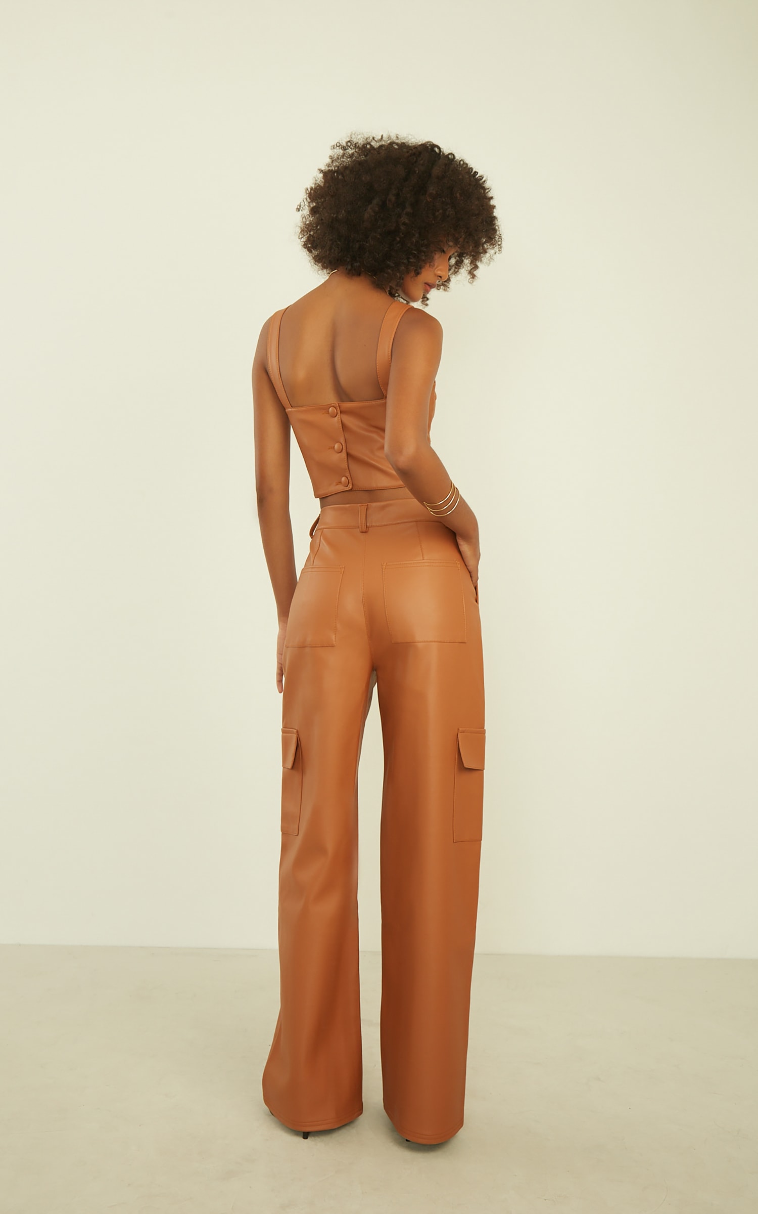 Calça Cargo like leather Caramelo