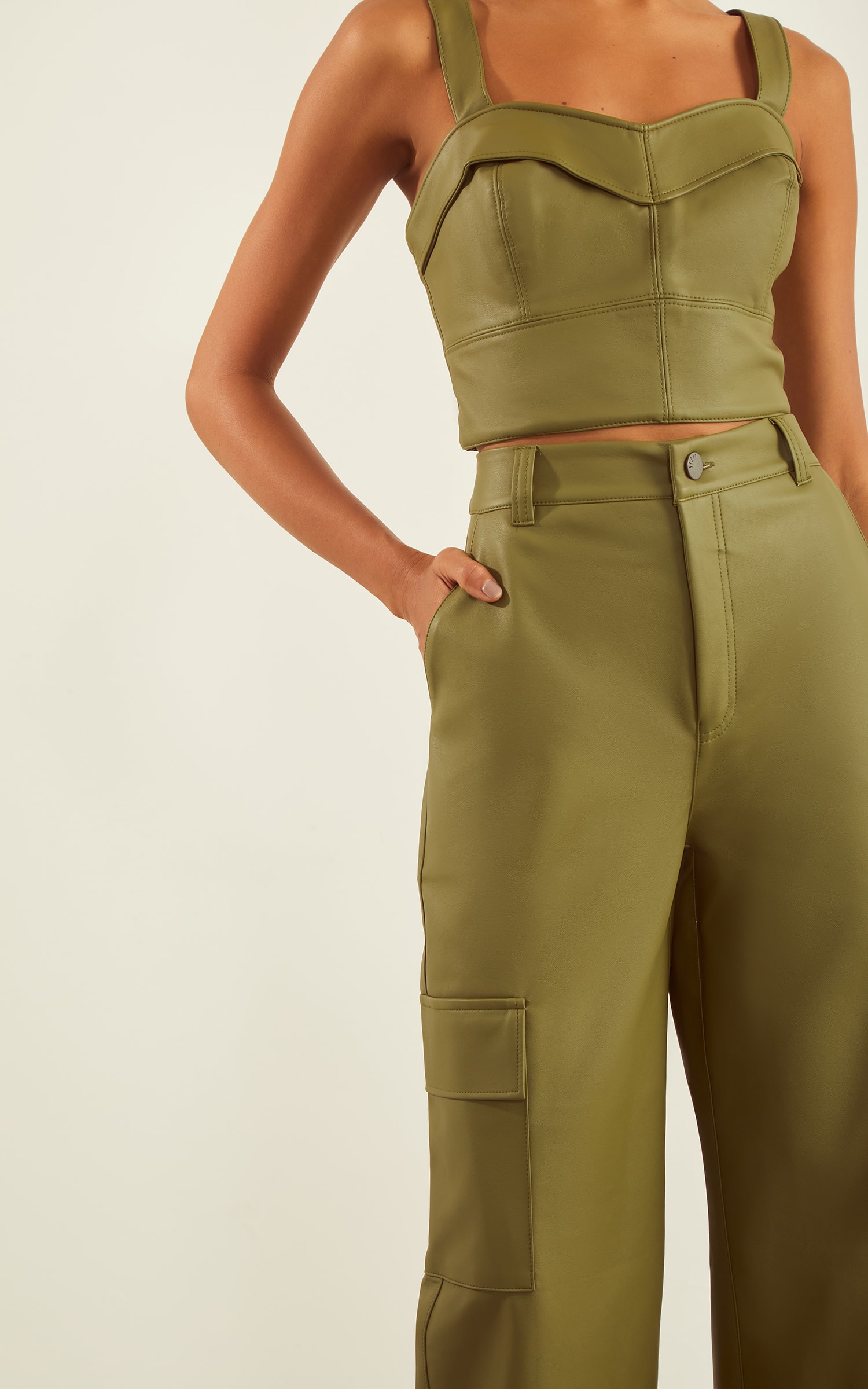 Calça Cargo like leather Verde Militar