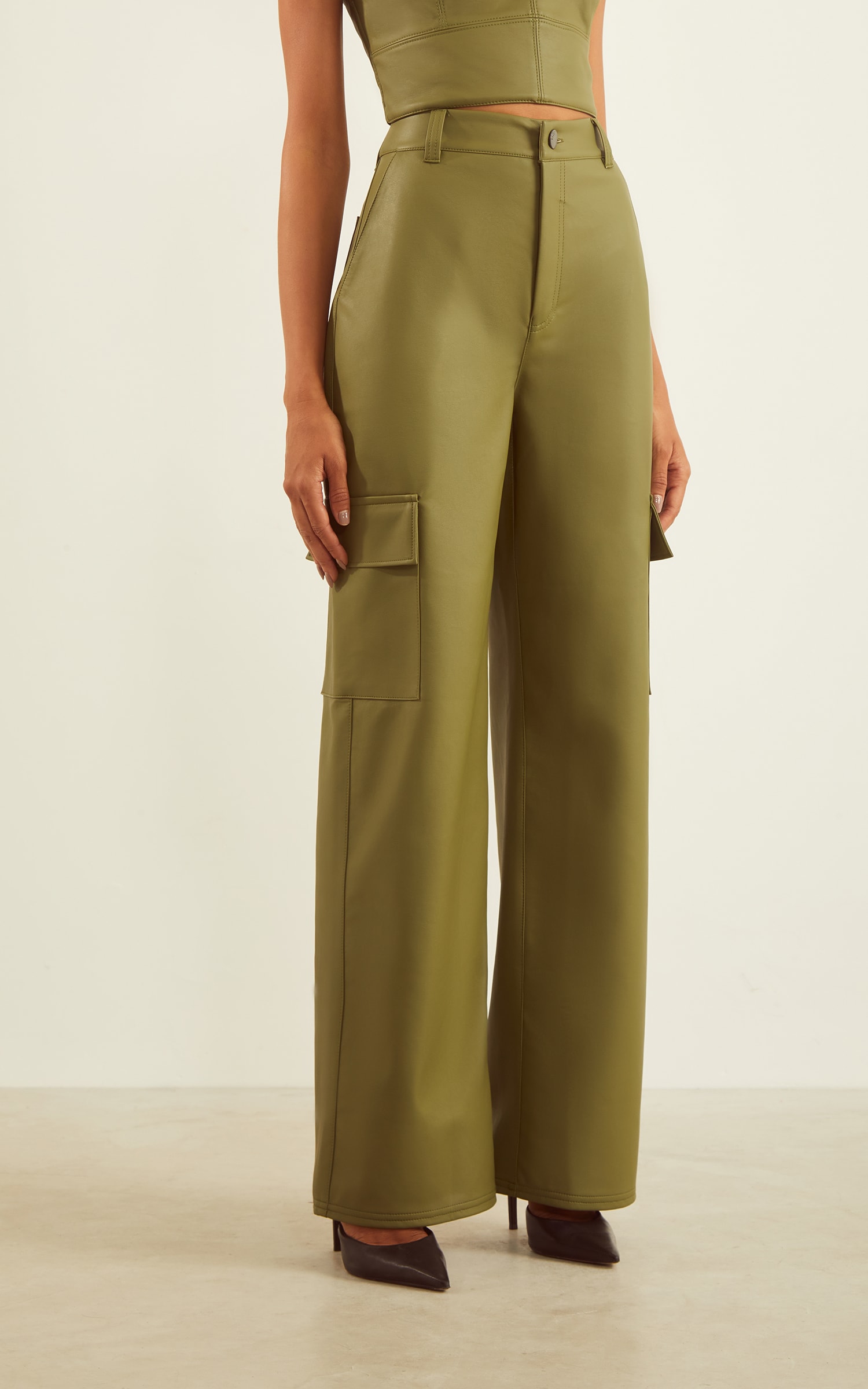 Calça Cargo like leather Verde Militar