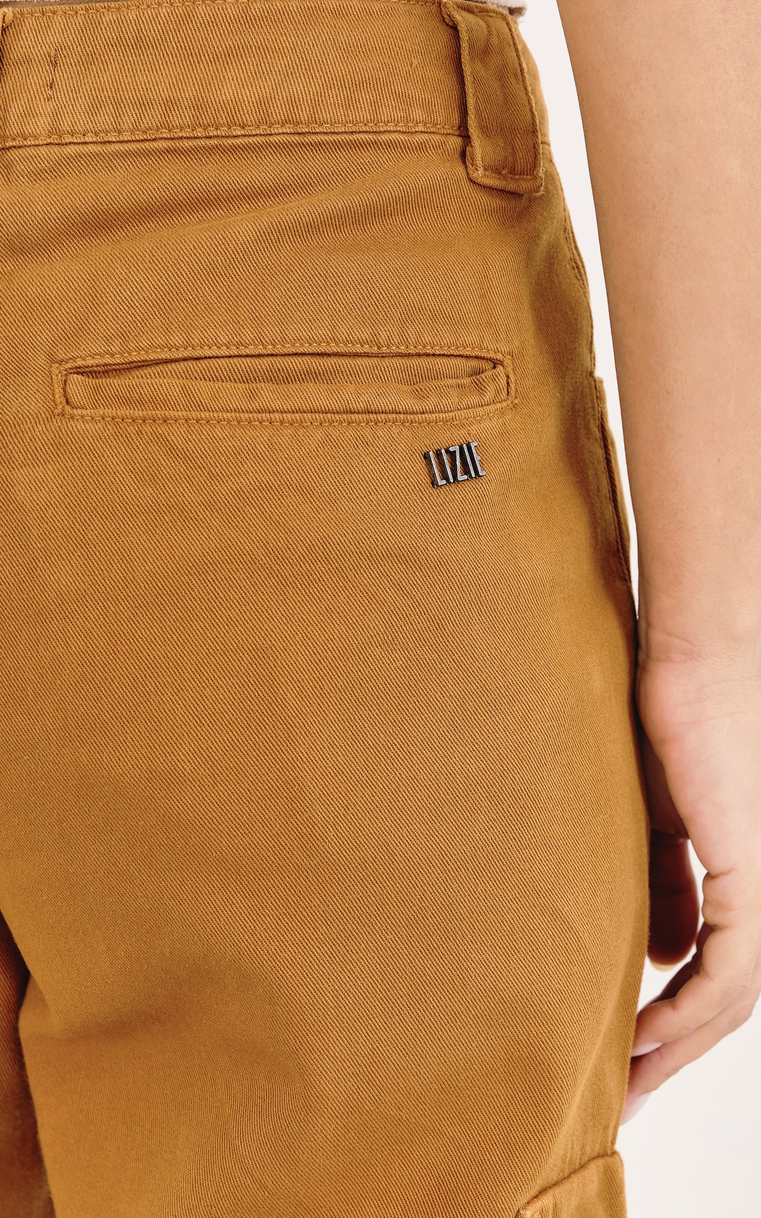 Calça Cargo Sarja Caramelo