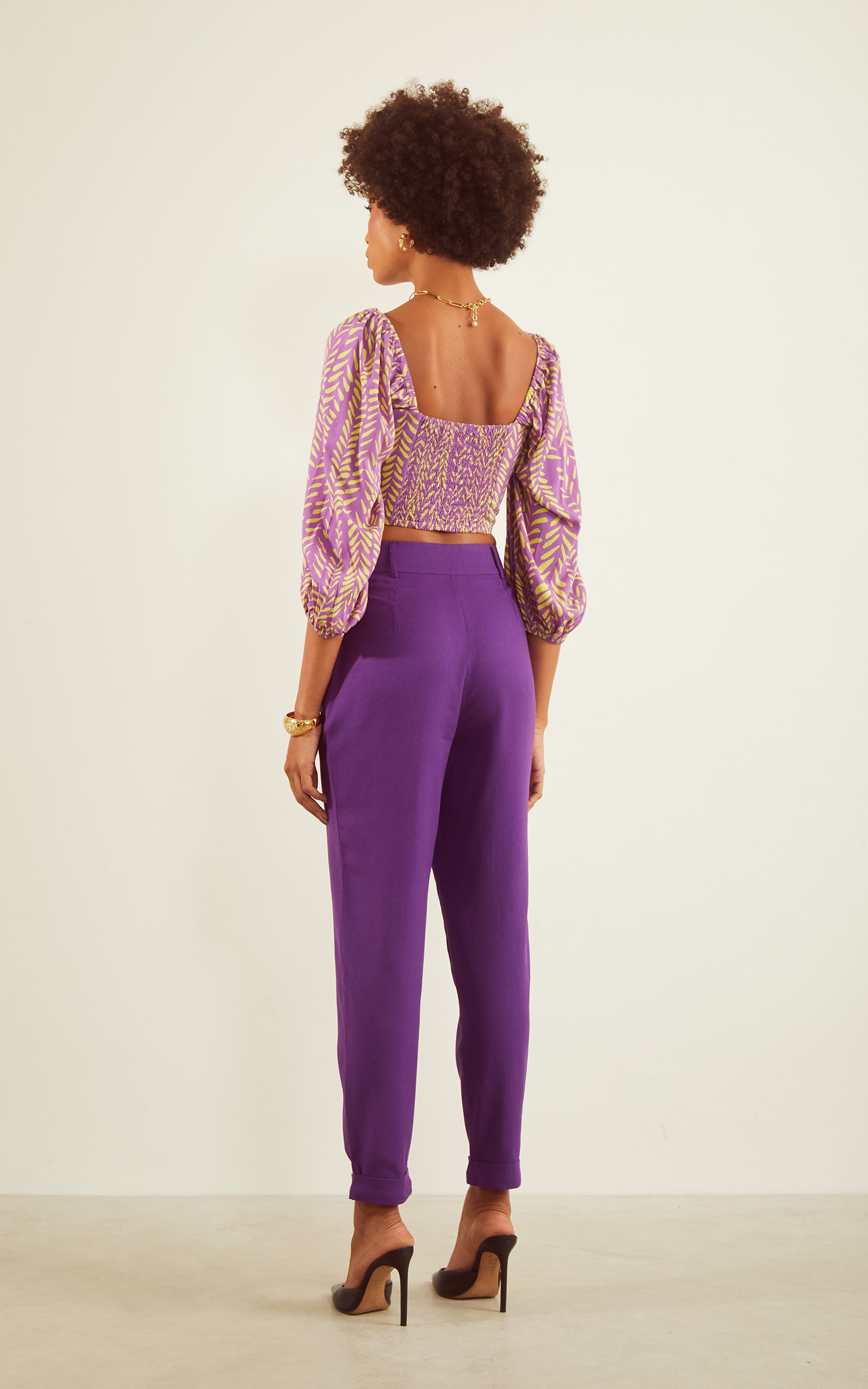 Calça Cenoura Amanhecer Detalhe Cós Roxo